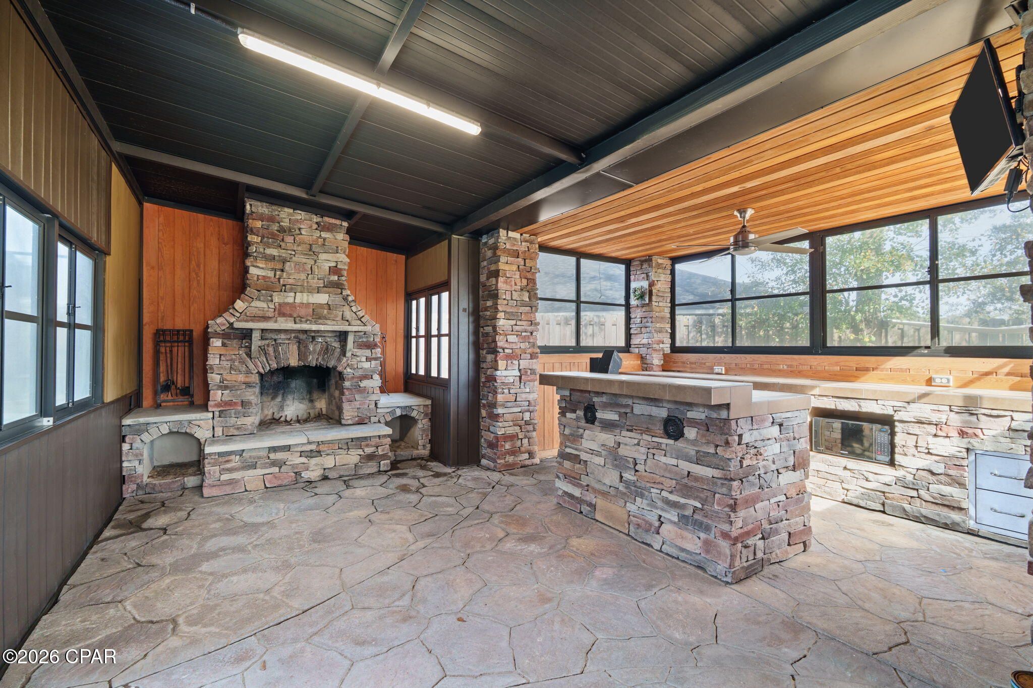 Listing photo id 67 for 4409 Deer Point Cove Lane