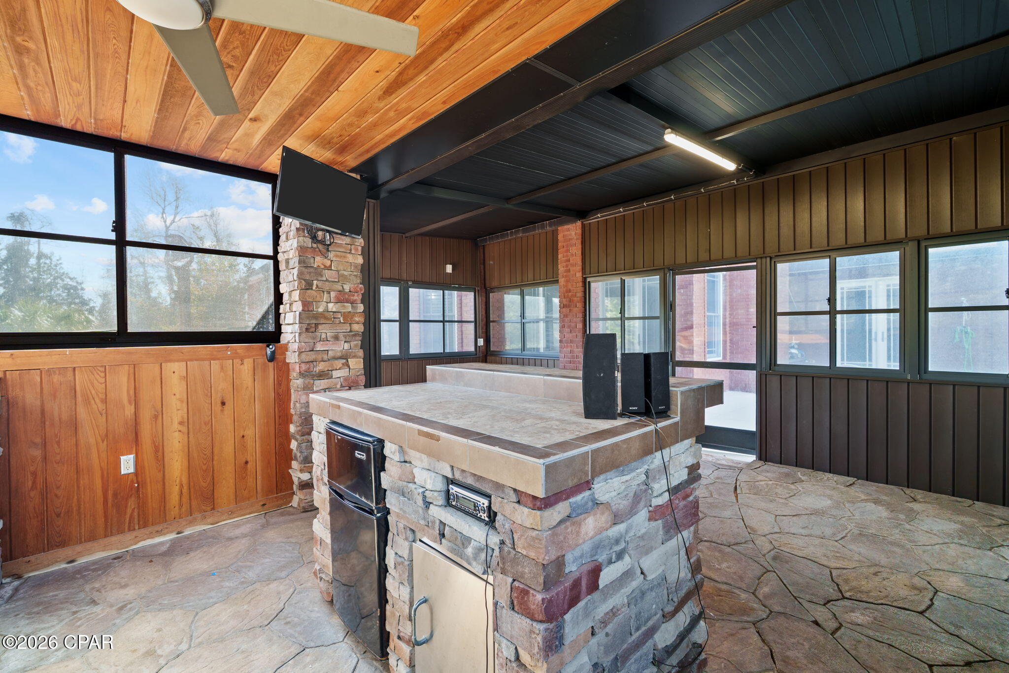 Listing photo id 69 for 4409 Deer Point Cove Lane