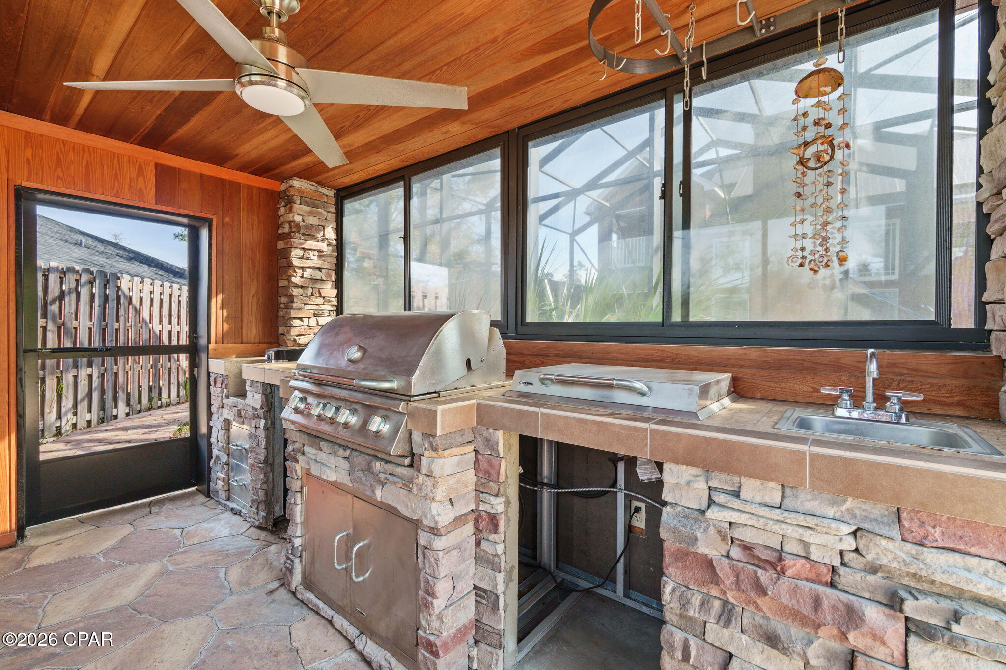 Listing photo id 76 for 4409 Deer Point Cove Lane