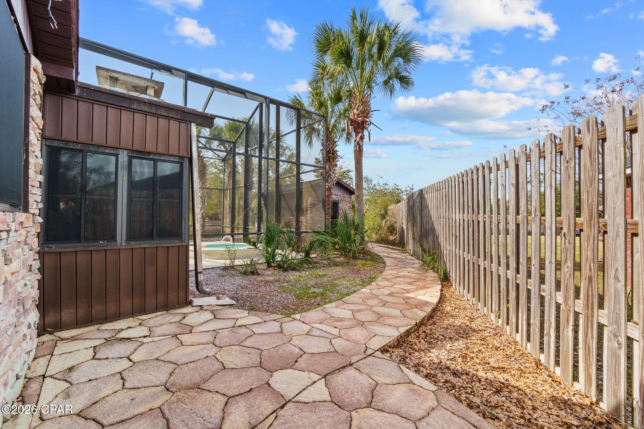 Listing photo id 80 for 4409 Deer Point Cove Lane