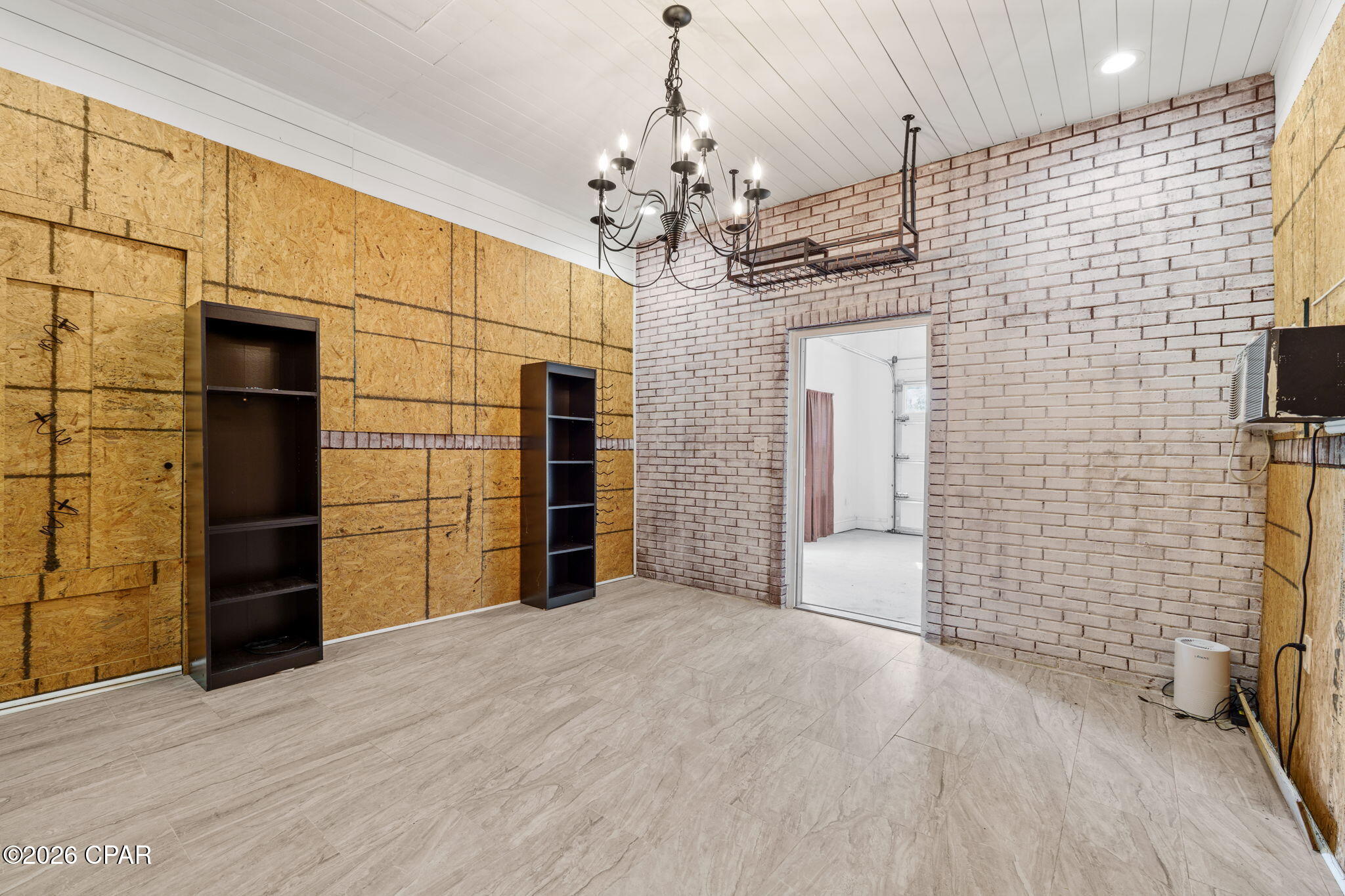 Listing photo id 85 for 4409 Deer Point Cove Lane