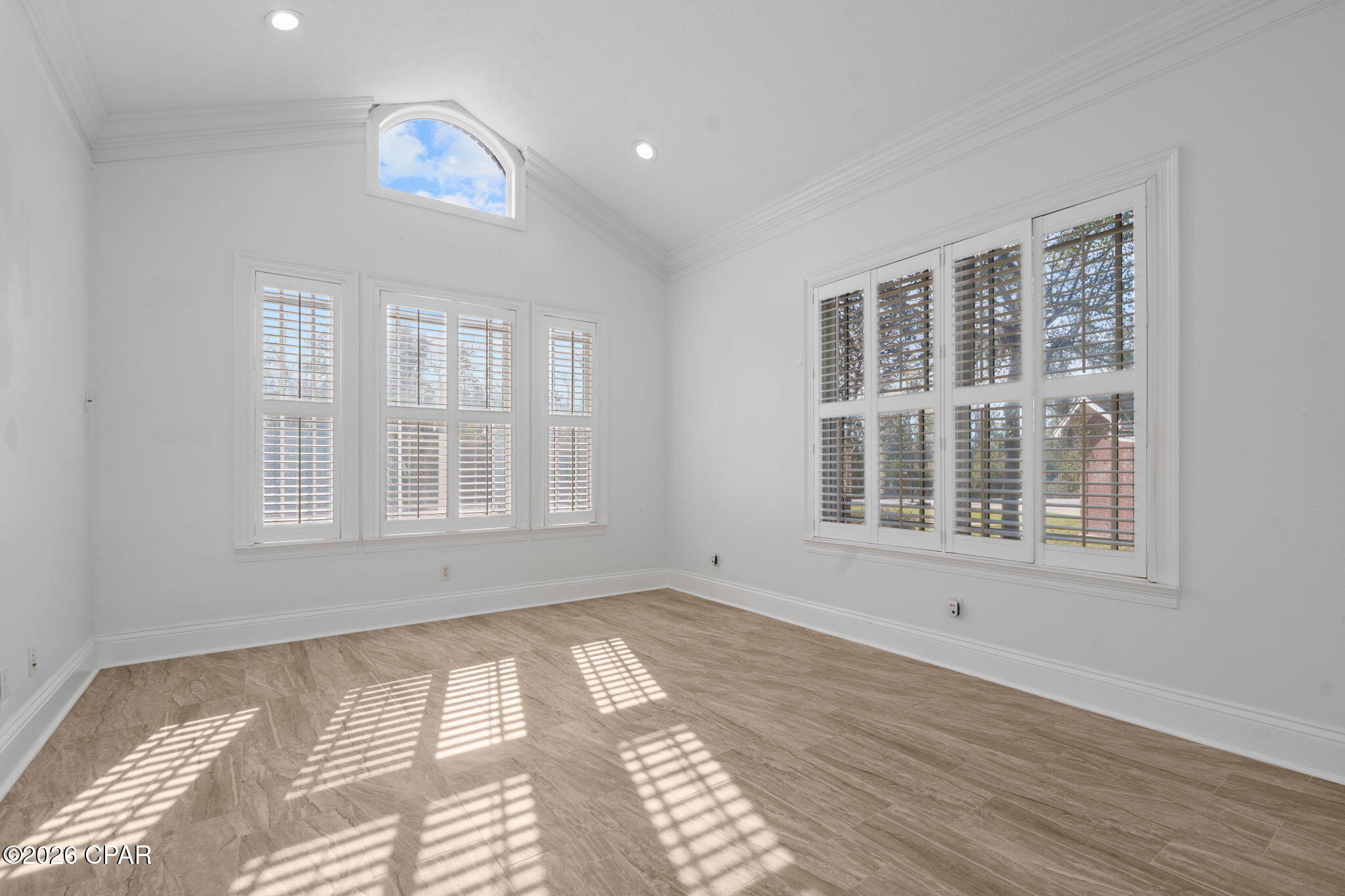 Listing photo id 9 for 4409 Deer Point Cove Lane