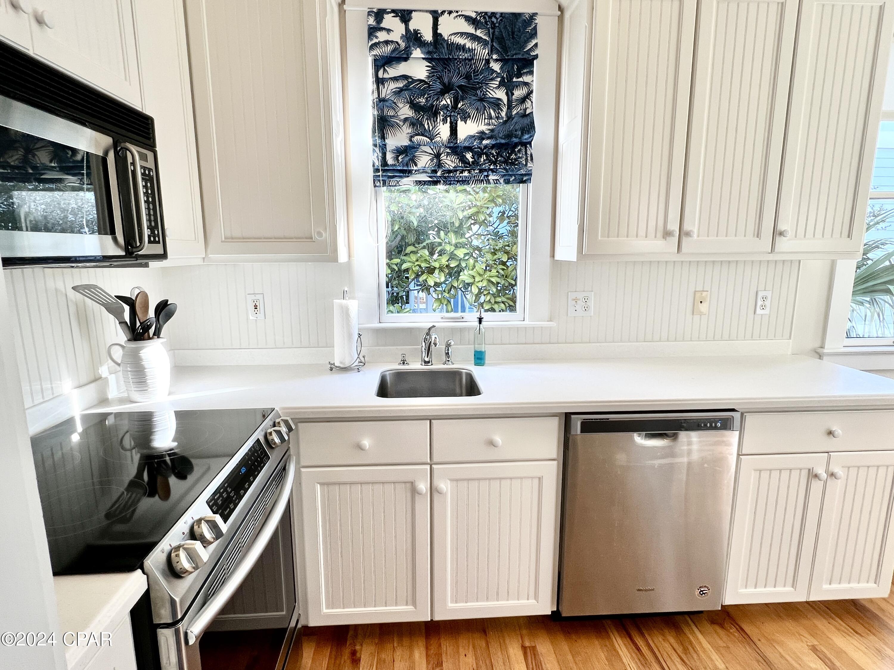 Listing photo id 8 for 505 Beachside