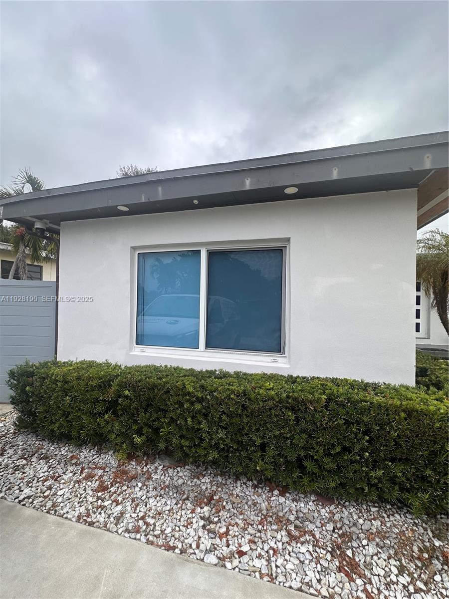 Fully Remodeled Efficiency with Private Entrance in Cutler Bay!Step into this beautifully renovated efficiency at 20625 Jacaranda Rd. This modern unit features a private entrance, updated kitchen and bathroom, and brand-new flooring throughout—perfect for comfortable, hassle-free living.Utilities are a breeze with water and electricity included, and parking is readily available for your convenience. Located in a quiet, friendly neighborhood, this unit is close to shopping, dining, parks, and major roadways.Move-in ready and ideal for anyone seeking a stylish, low-maintenance space in Cutler Bay!