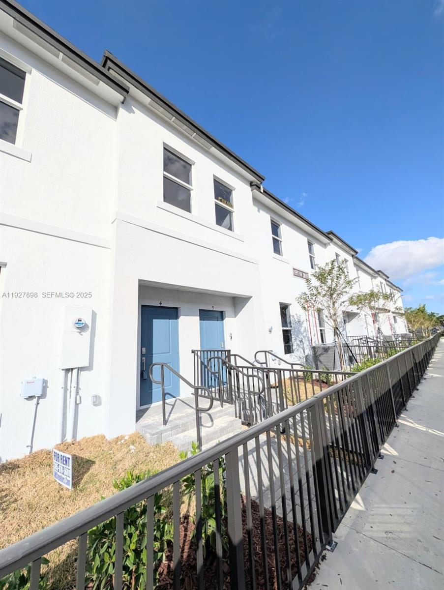 Brand-new 3-bedroom, 2.5-bath residence located in a newly developed community. Features include tile flooring on the first floor, brand-new carpet upstairs, stainless steel appliances, a modern layout, and a 2-car garage. Conveniently situated near major highways and recreational areas.