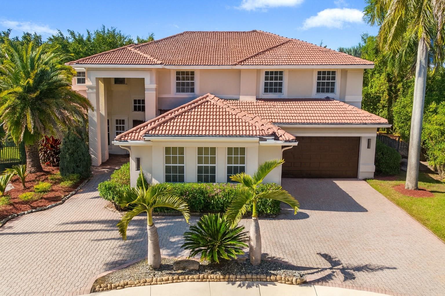 House for Sale in Weston, FL
