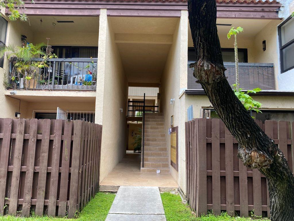 West Gardens Village Cond