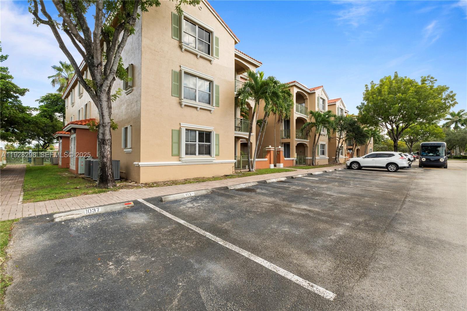 The Courts At Doral Isles