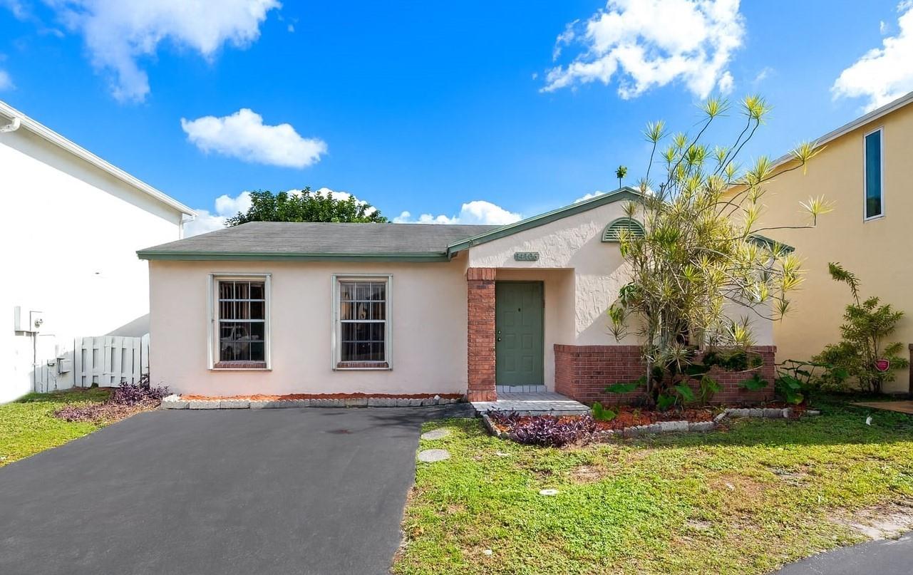Homes for sale in Davie, FL | 14106 Langley Pl, Davie, FL 33325 | MLS# F10540279