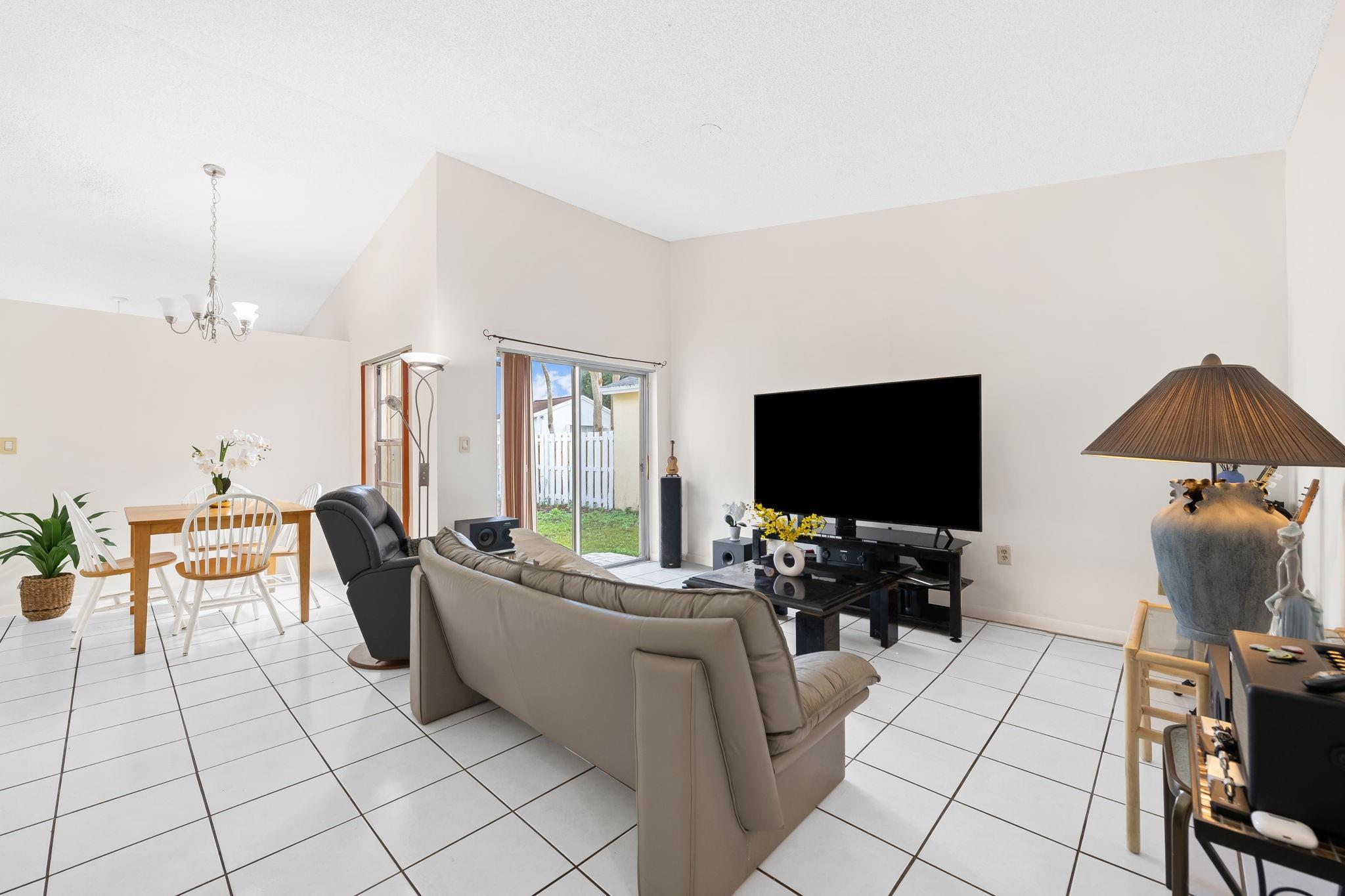 Homes for sale in Davie, FL | 14106 Langley Pl, Davie, FL 33325 | MLS# F10540279