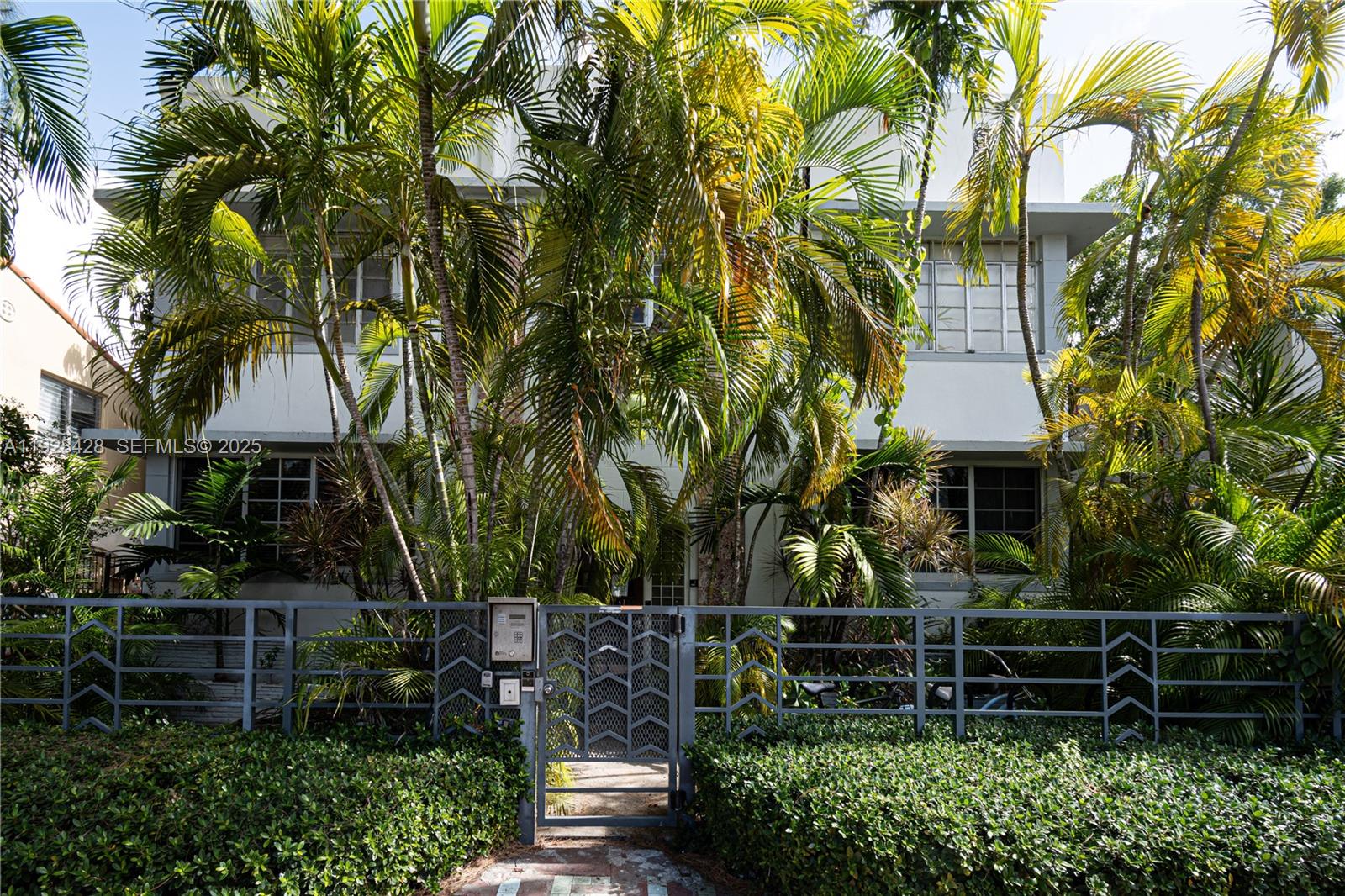 Residence 1611 Condo