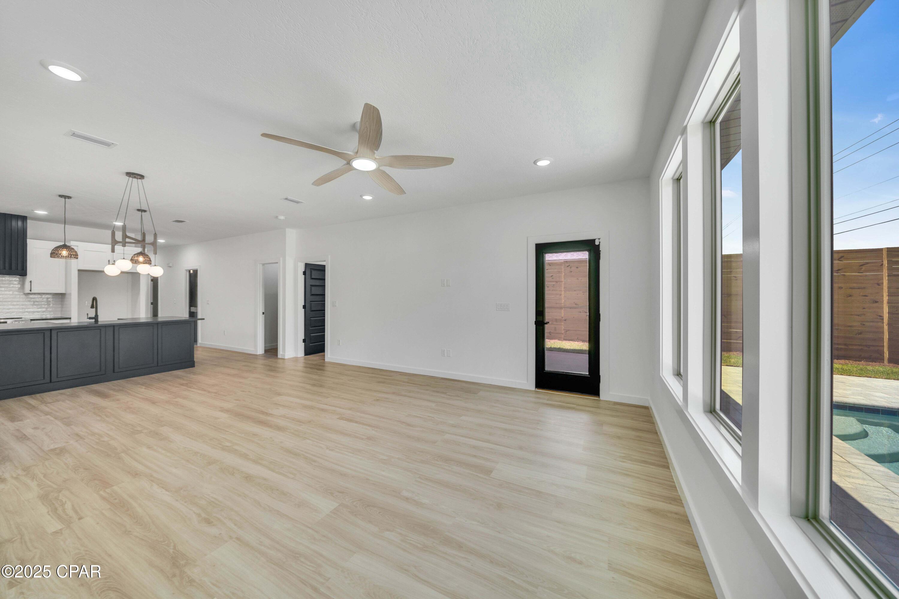 Image 11 For 20914 Lakeview Drive