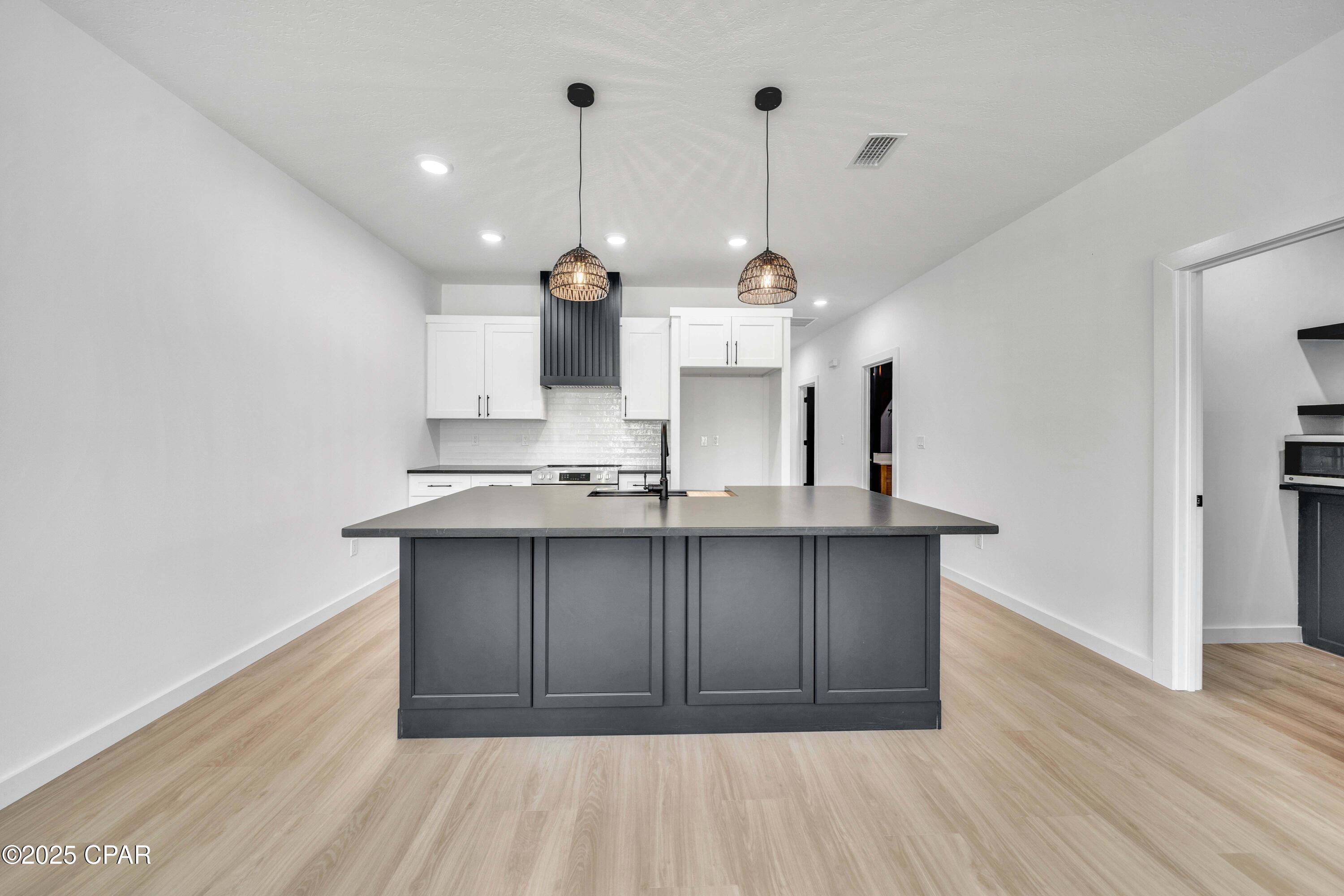 Image 3 For 20914 Lakeview Drive