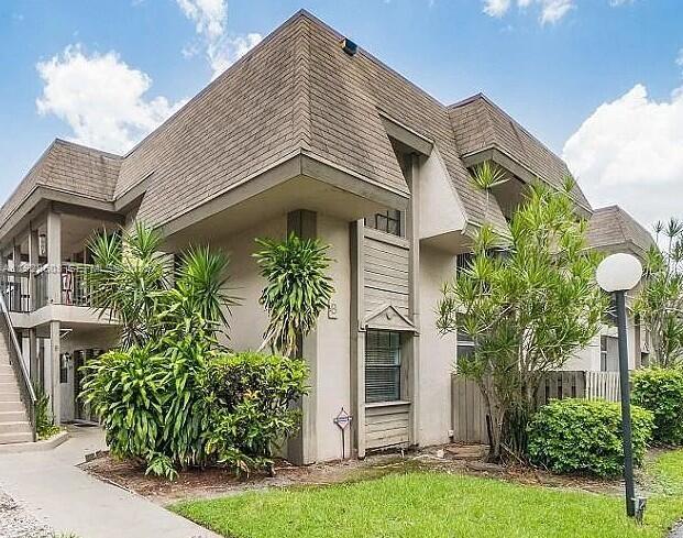 Grenadier Lakes At Welleb