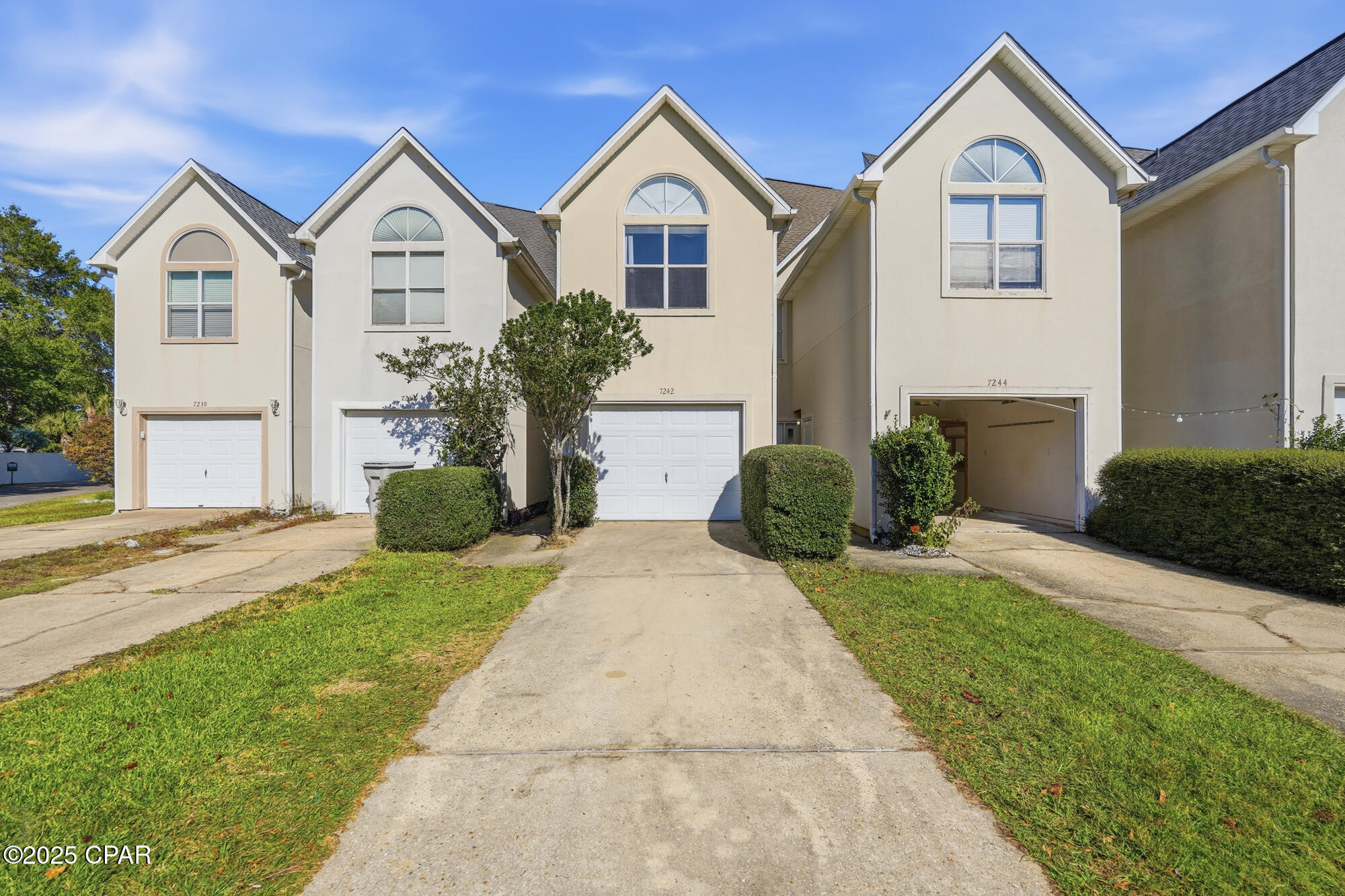 Listing photo id 2 for 7242 Grimms Landing