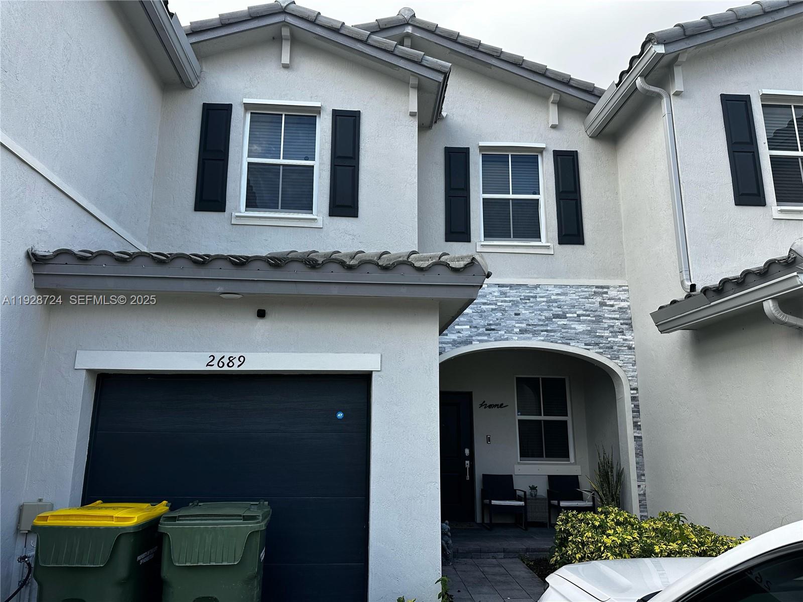 Spacious 3-bedroom, 2.5-bath townhouse in one of Homestead’s most desirable areas! Conveniently located near shopping centers, and restaurants. Enjoy a private patio, a generous walk-in closet in the master suite, and the convenience of an in-unit washer and dryer.Easy access to the Turnpike makes commuting a breeze ! Don’t miss this one!