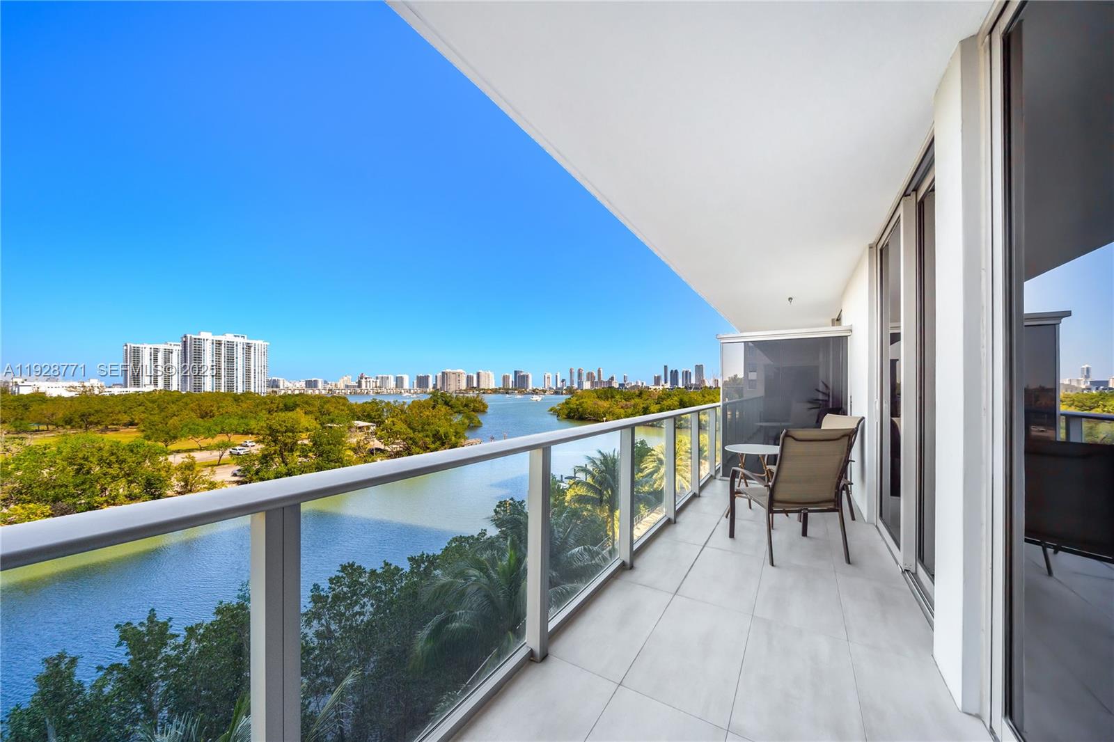 Apartamento à Venda em North Miami Beach, FL