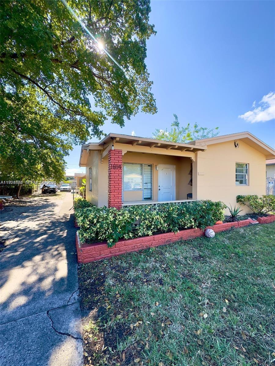 Hollywood South Side Add