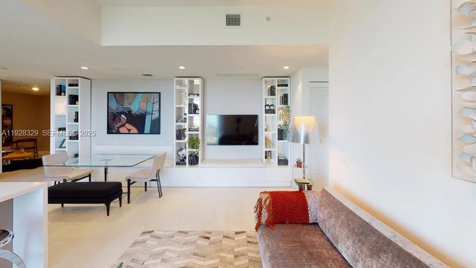 2000-metropica-way-1701-sunrise-fl-33323/hzid_3ec73175