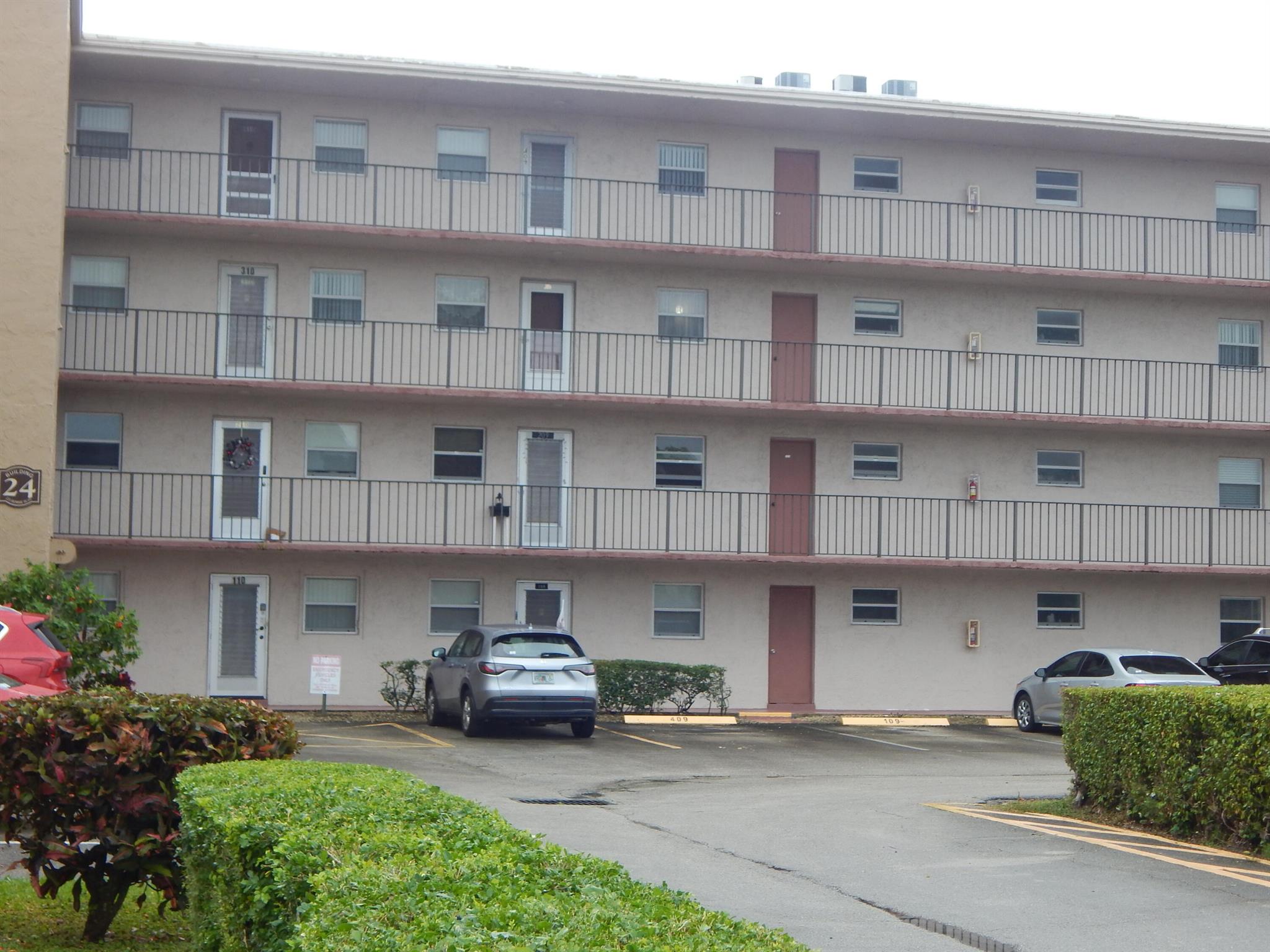 Lakeside Village Condo 10