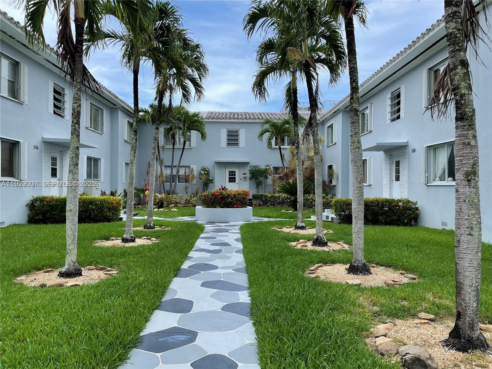 El Capri Courtyards Condo