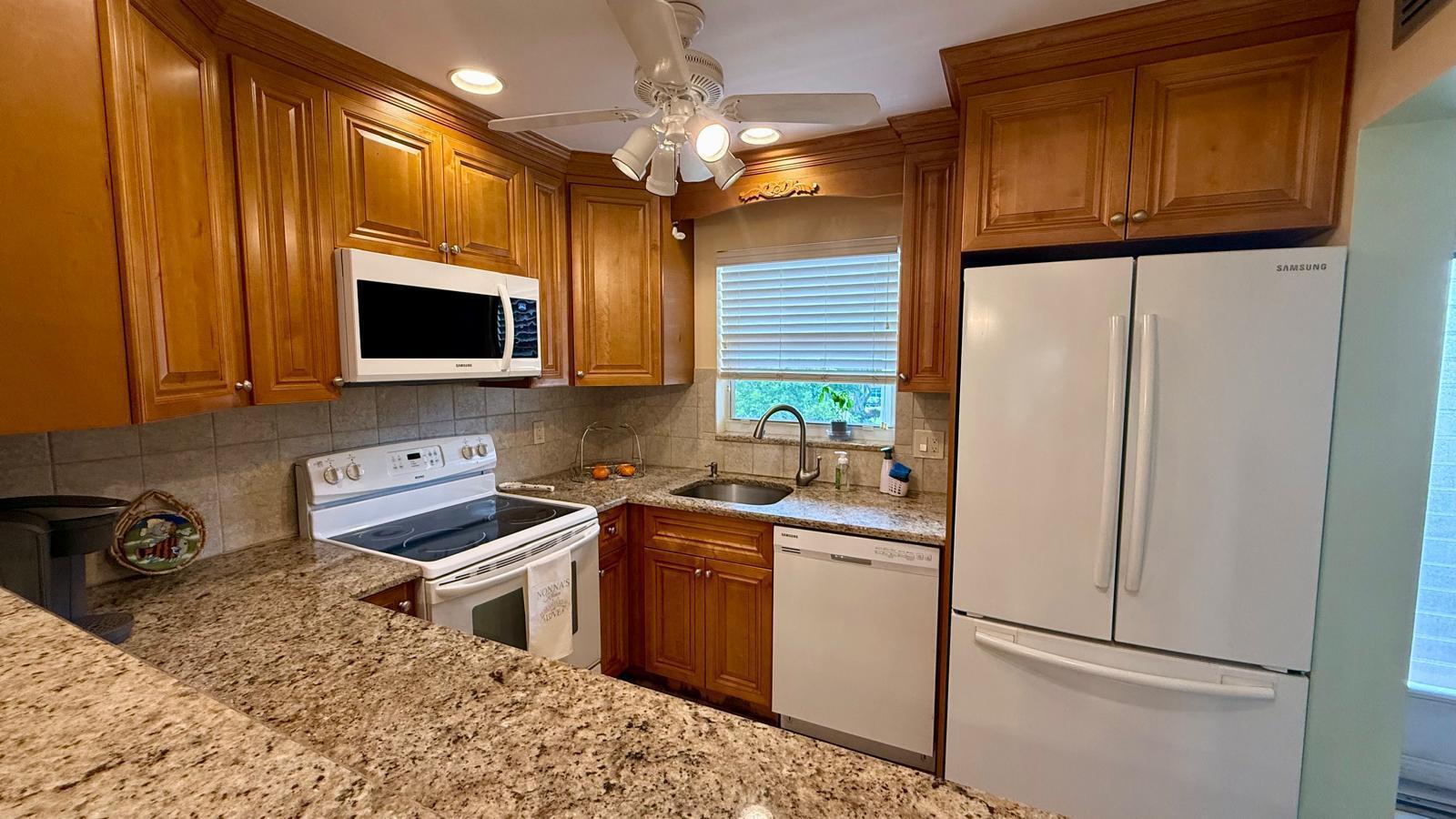 Lakeside Village Condo 7