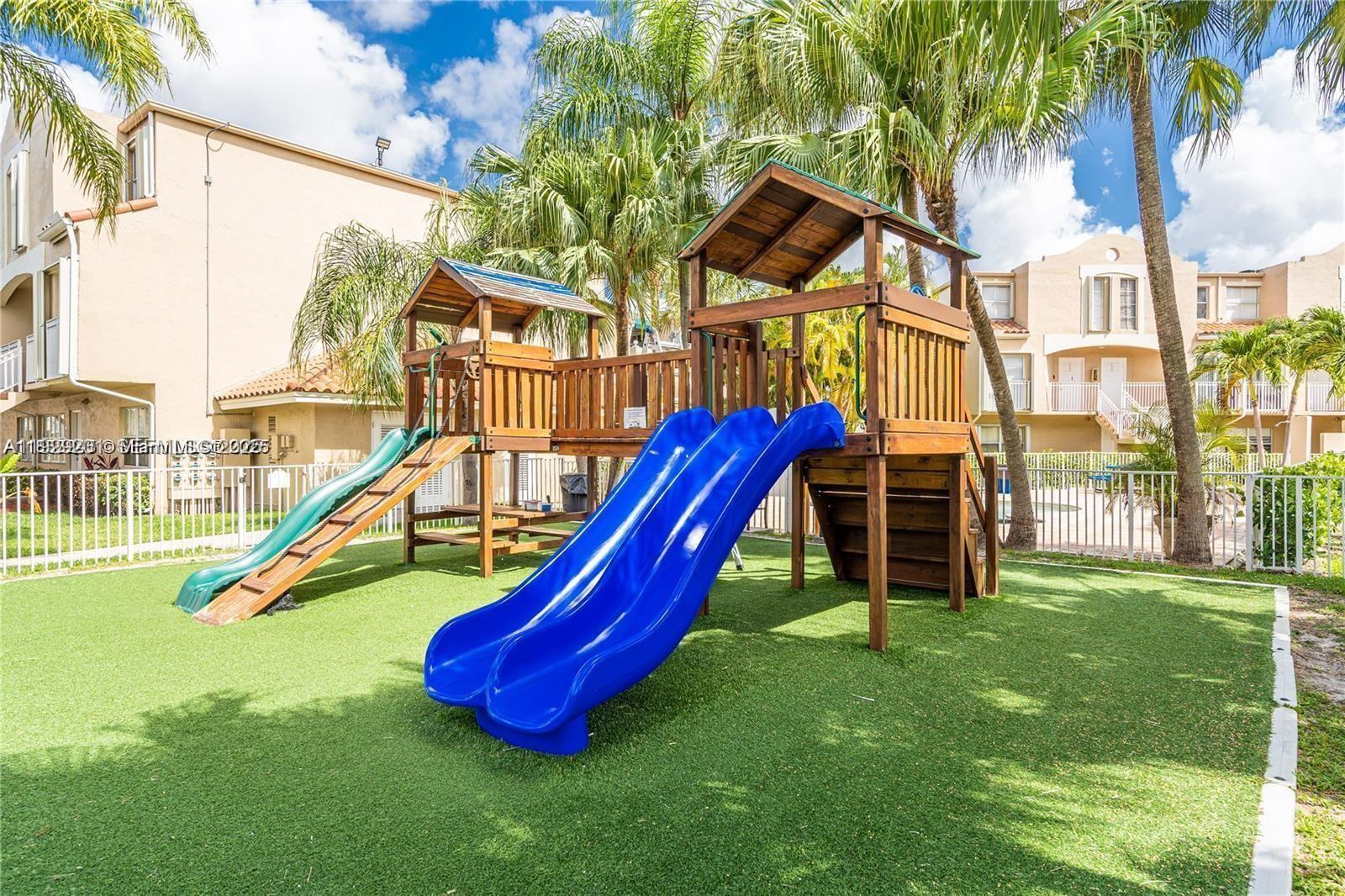 Coral Pointe Townhomes Co