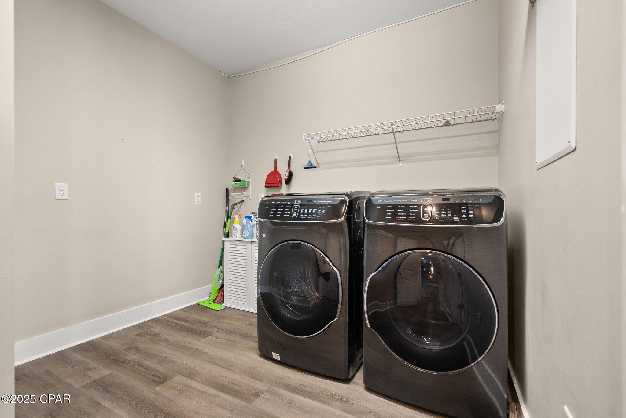 Listing photo id 24 for 1913 Discovery Loop