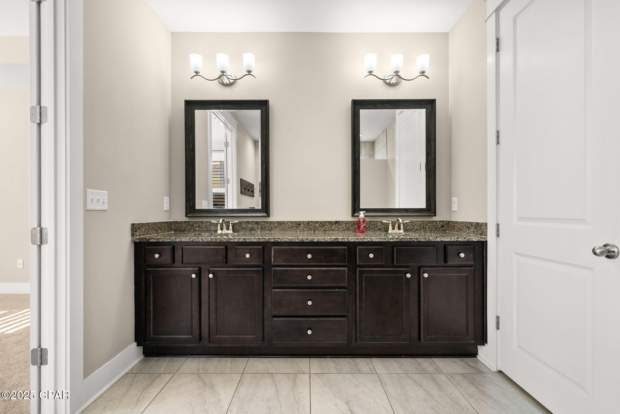 Listing photo id 28 for 1913 Discovery Loop