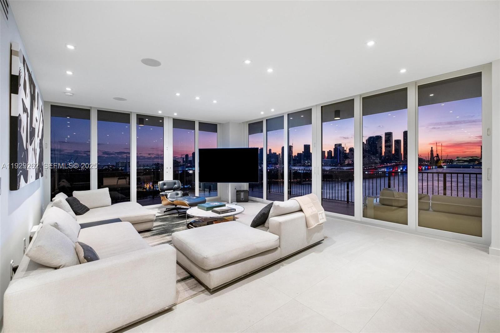 listing main picture