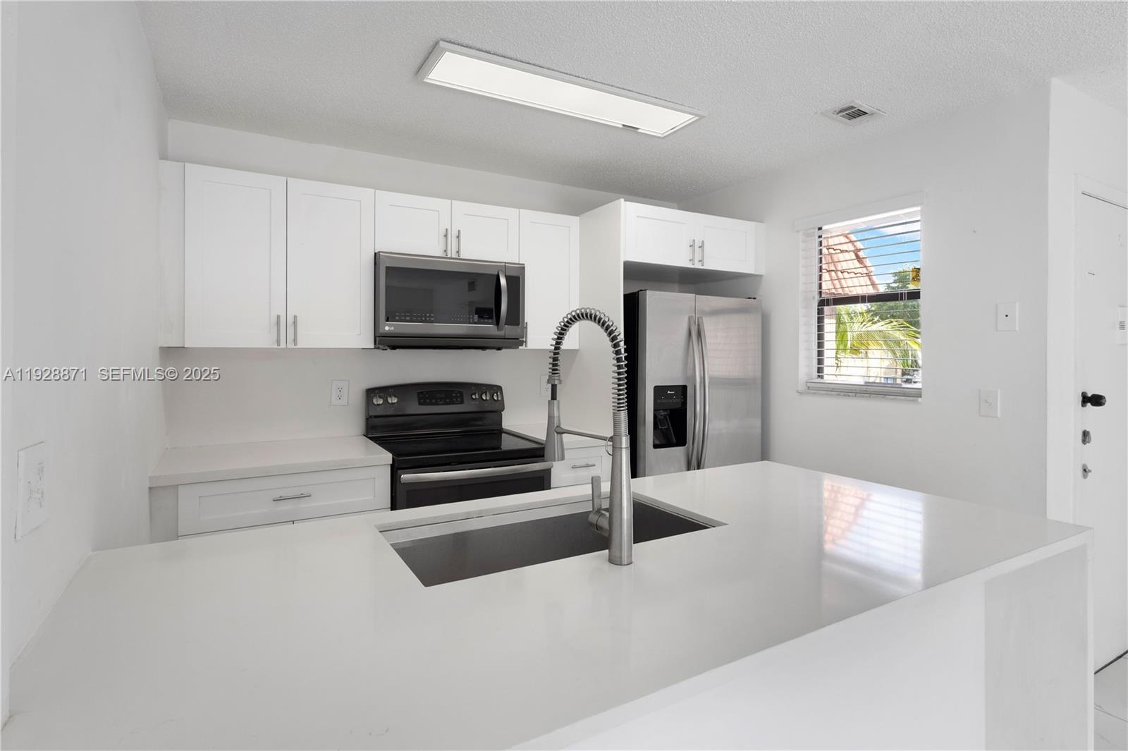Lago Grande Condo Three B