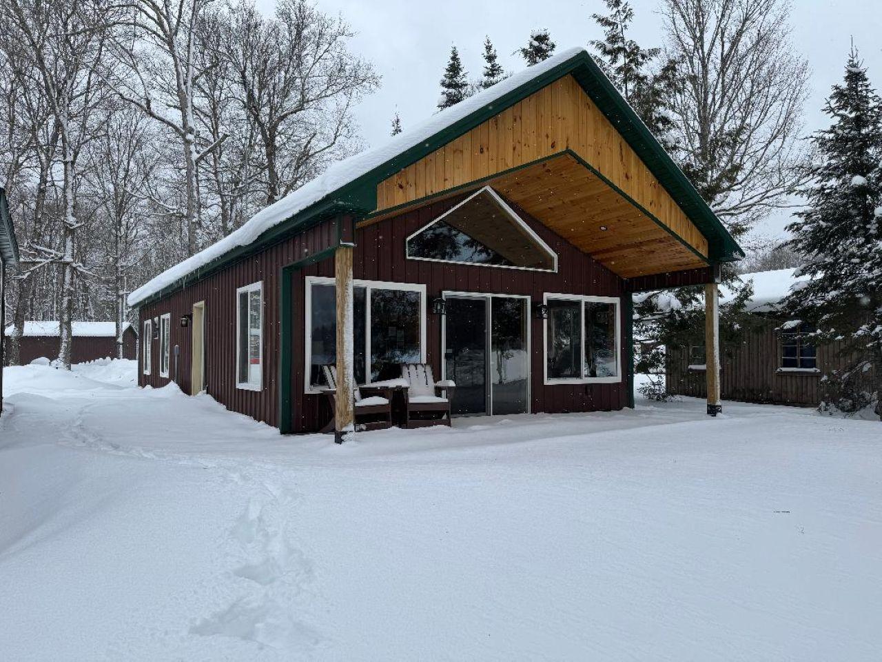 Undocumented Lake house picture