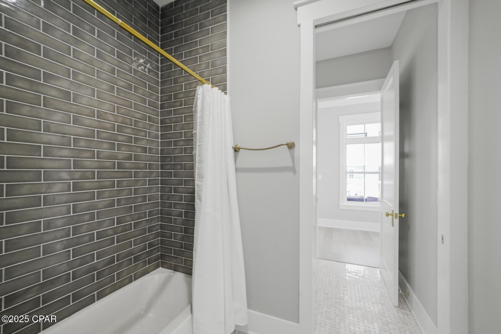 Image 21 For 204 Pinnacle Drive