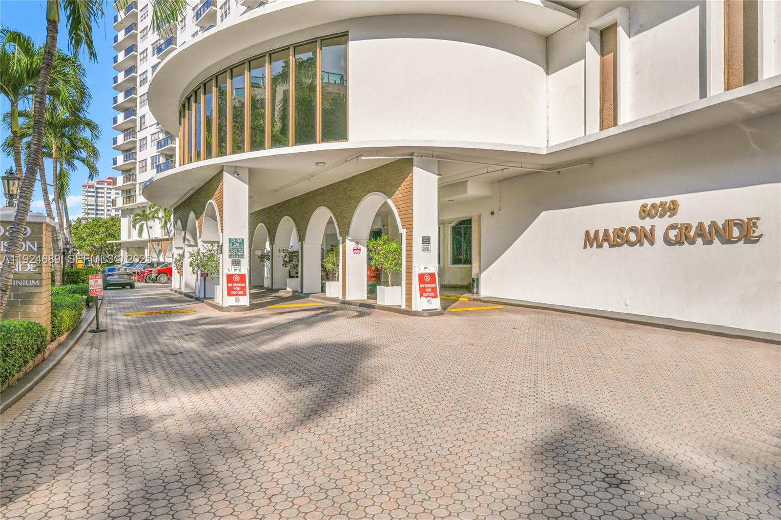 6039 Collins Ave 621