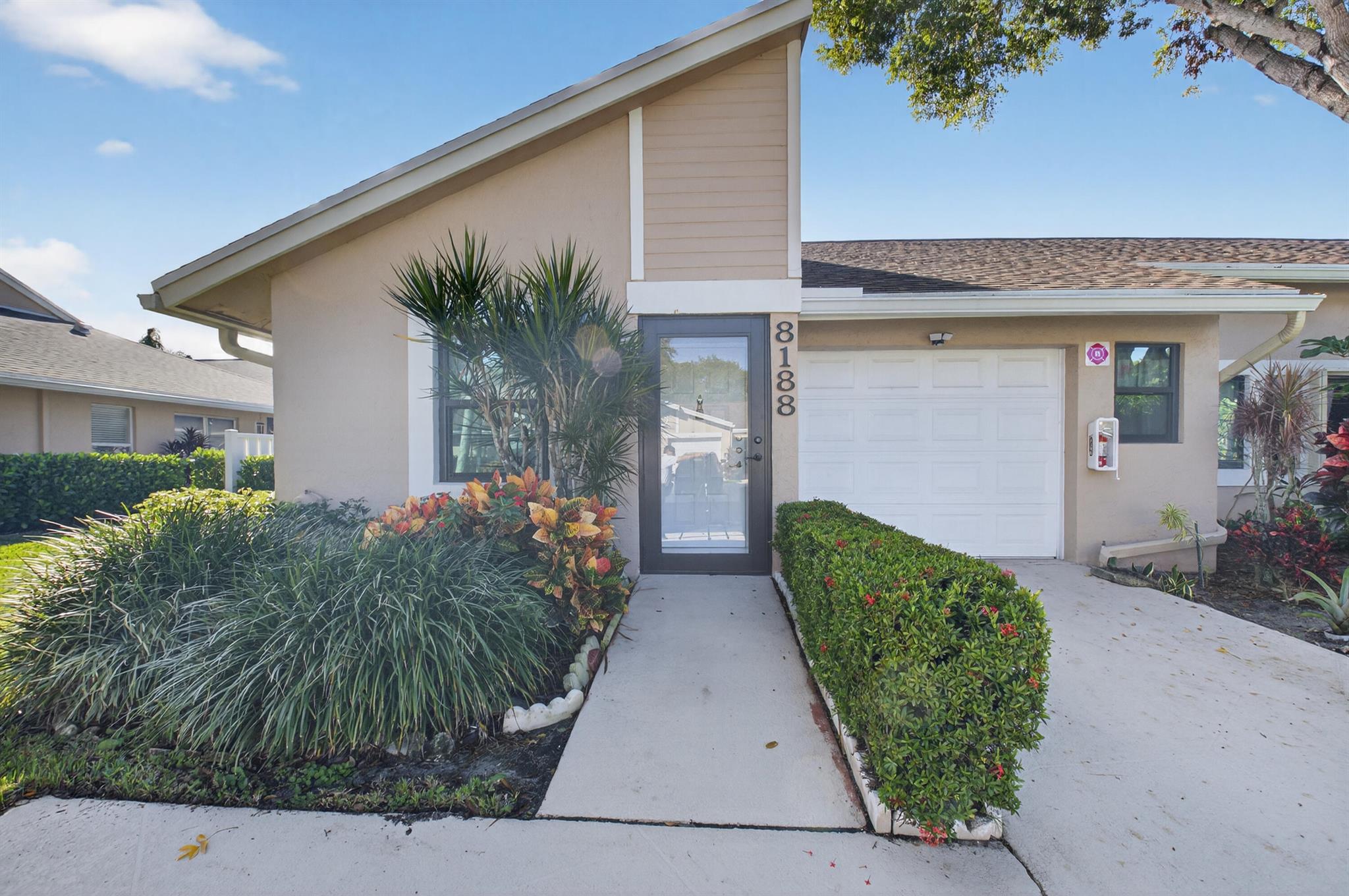 Whisper Walk/eastgate