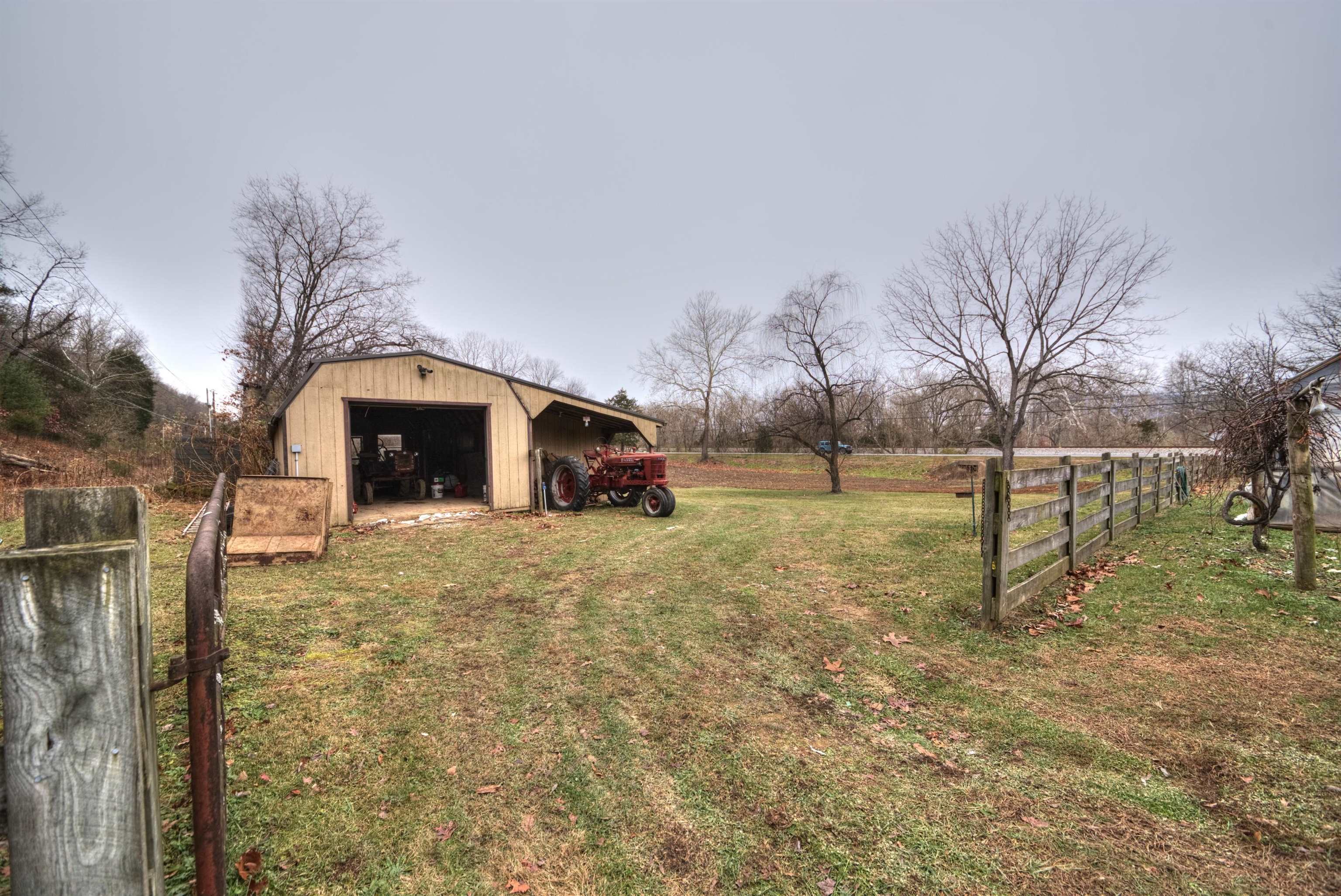 7011 South East Side Hwy