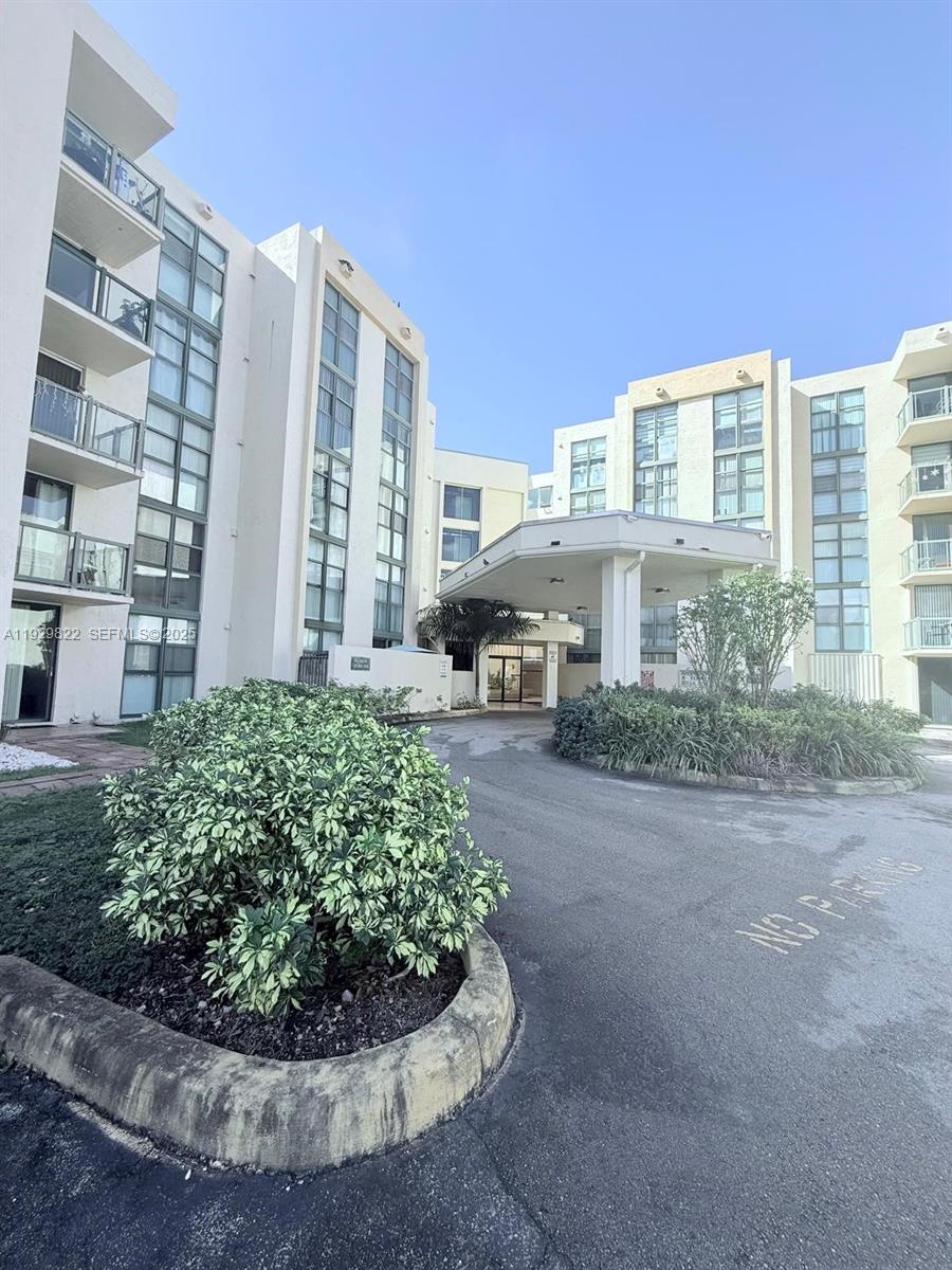 International Towers Cond