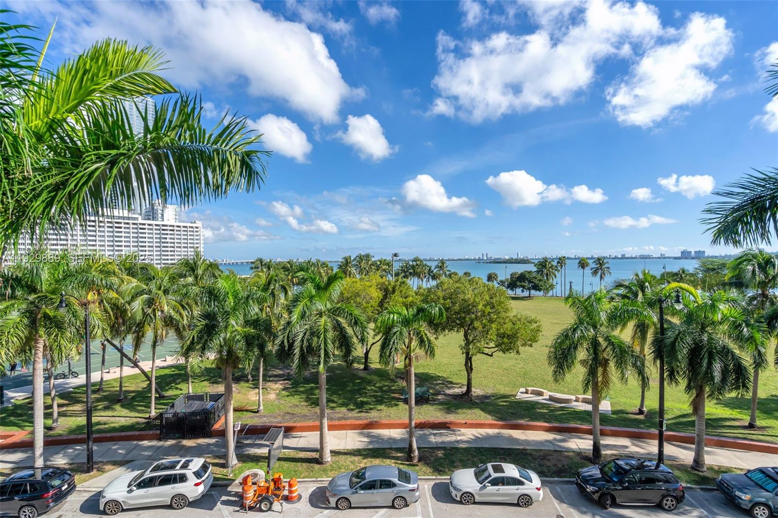 Quantum On The Bay Condo