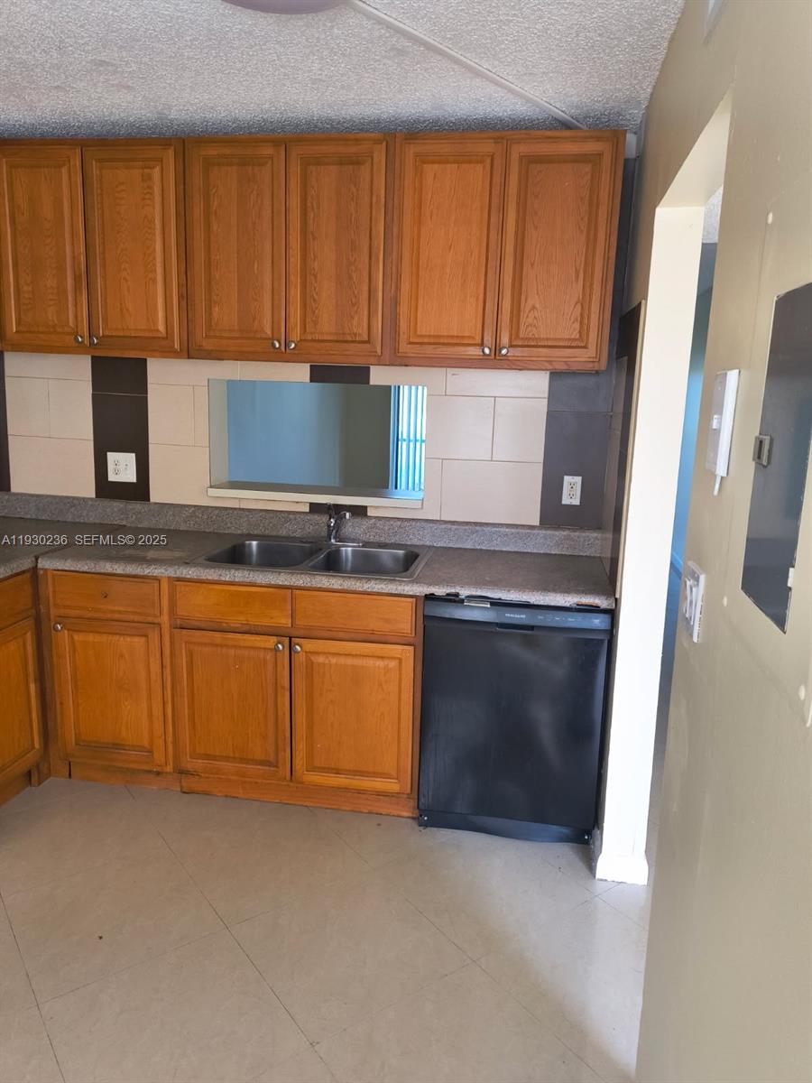 Royale Gardens Condo