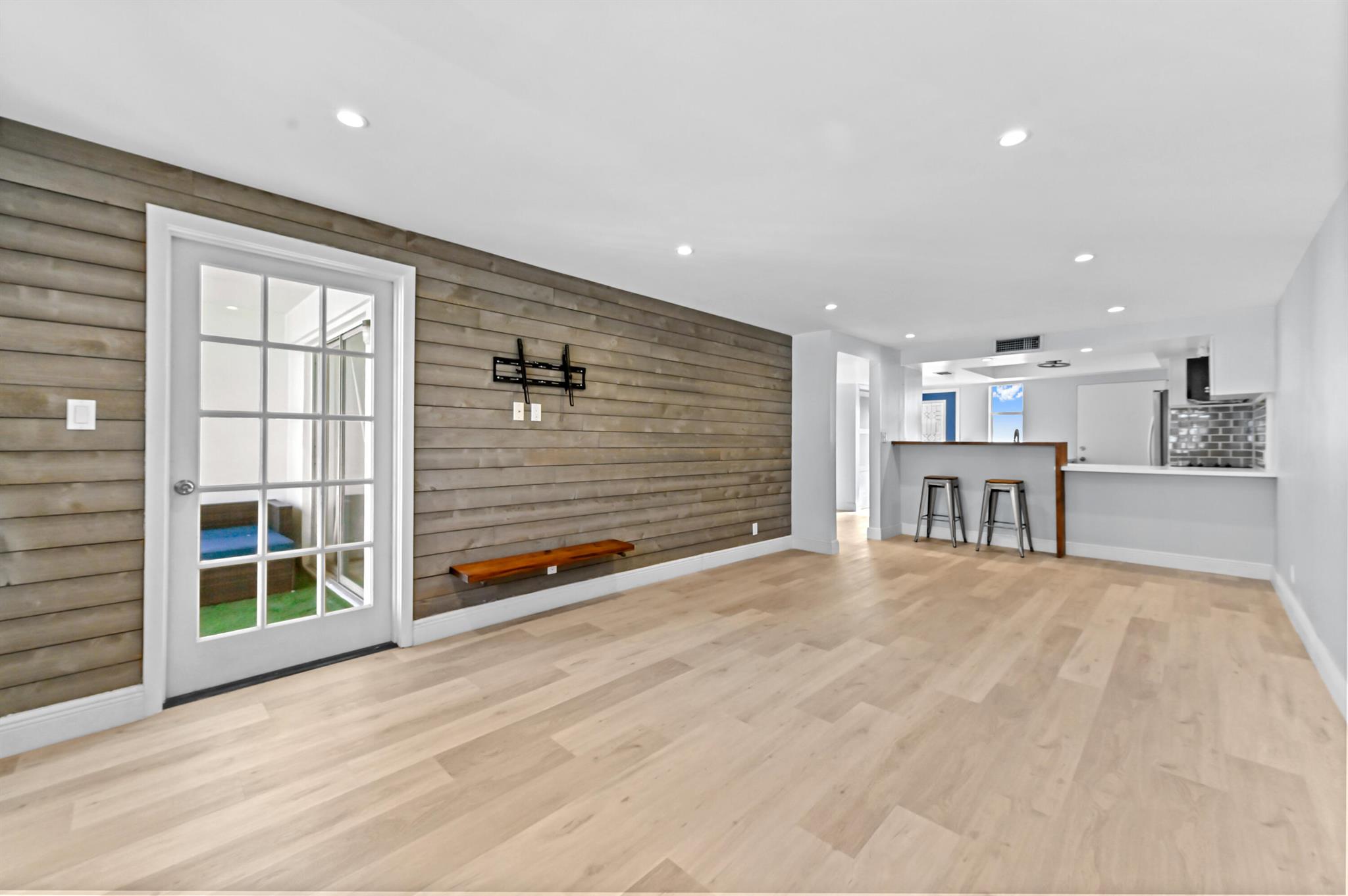 Regency Surf & Racquet CL