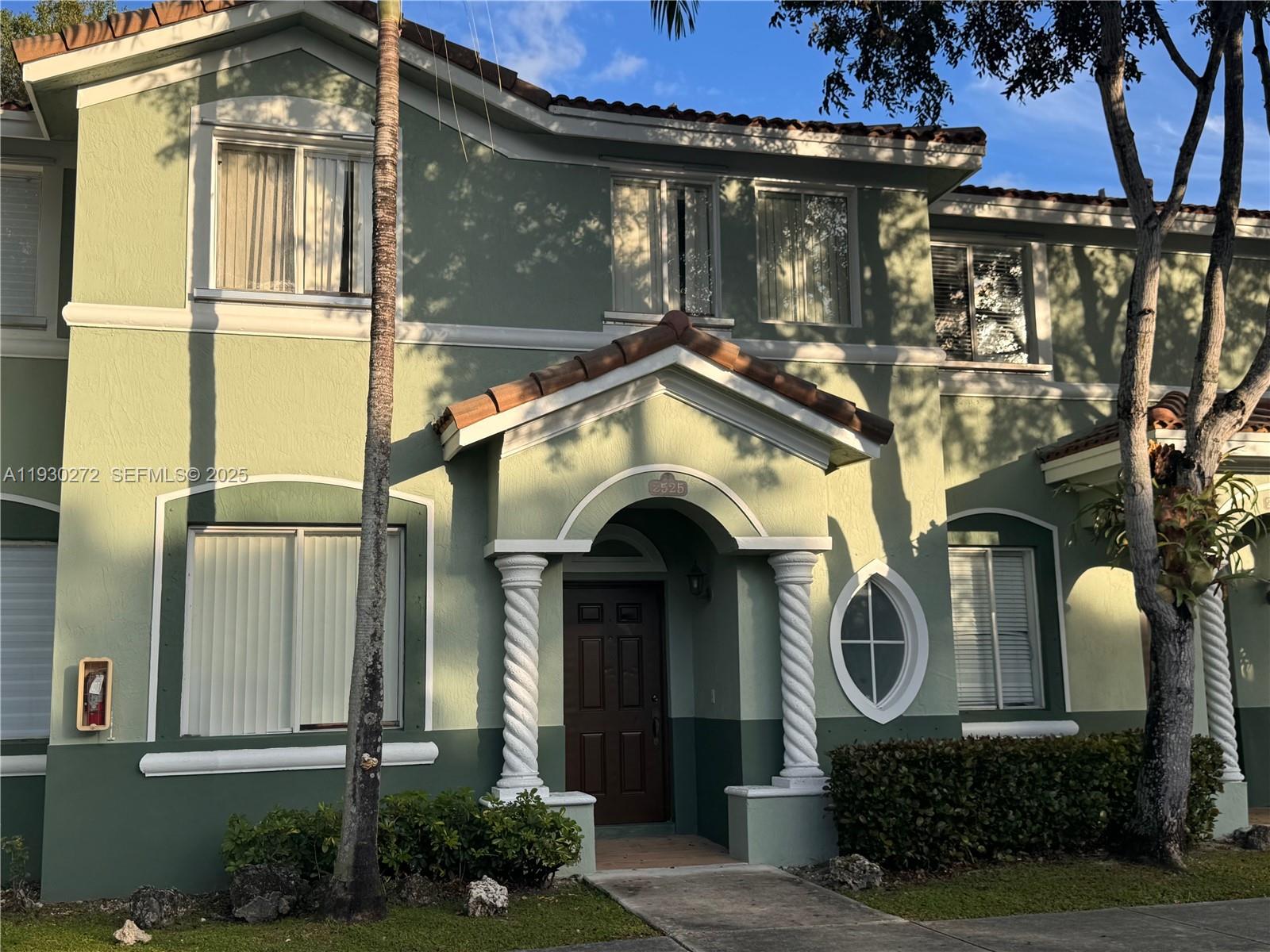 Shoma Townhomes At Keysco