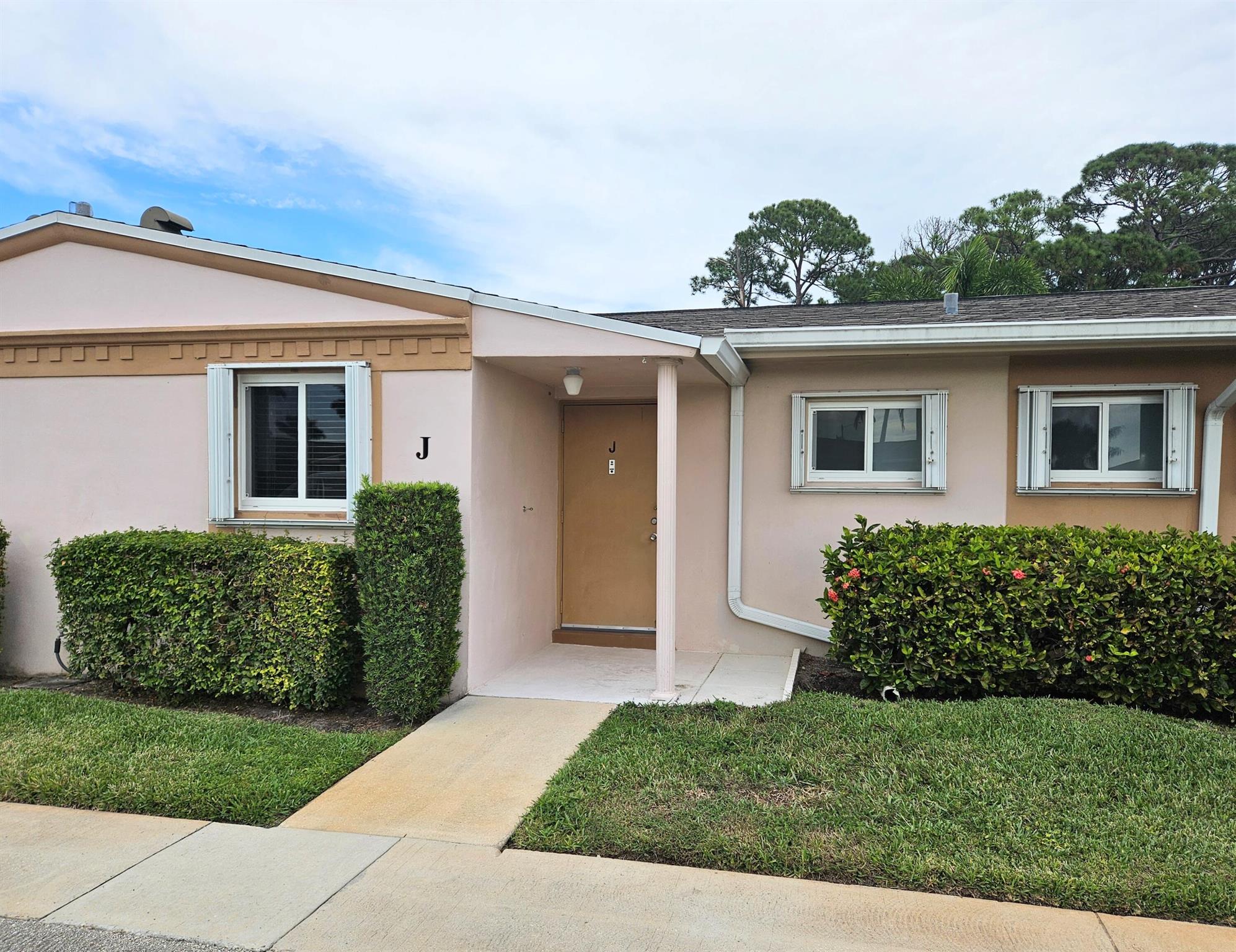 Cresthaven Villas Condo 2