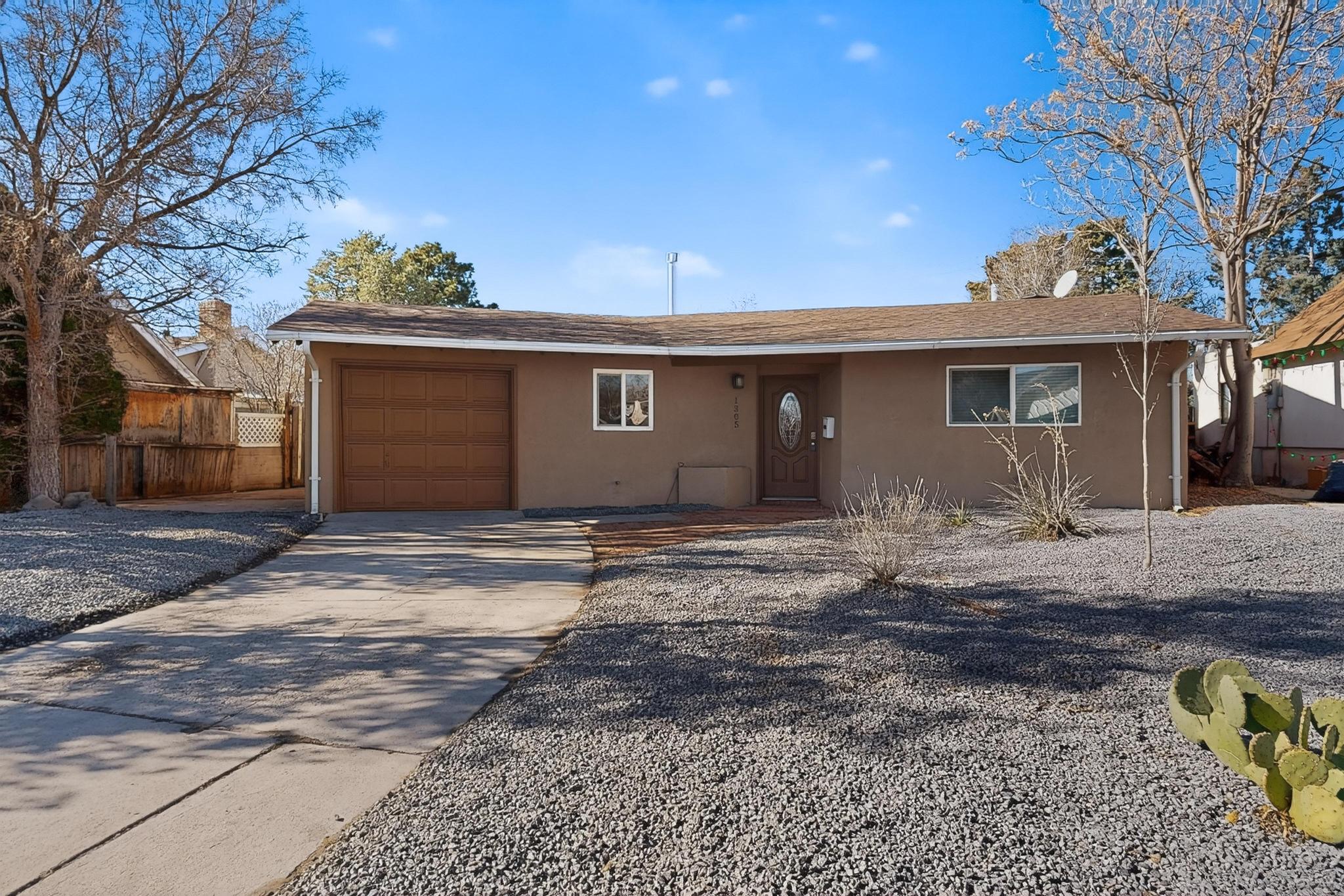 1305 Saint Street, Albuquerque NM 87112
