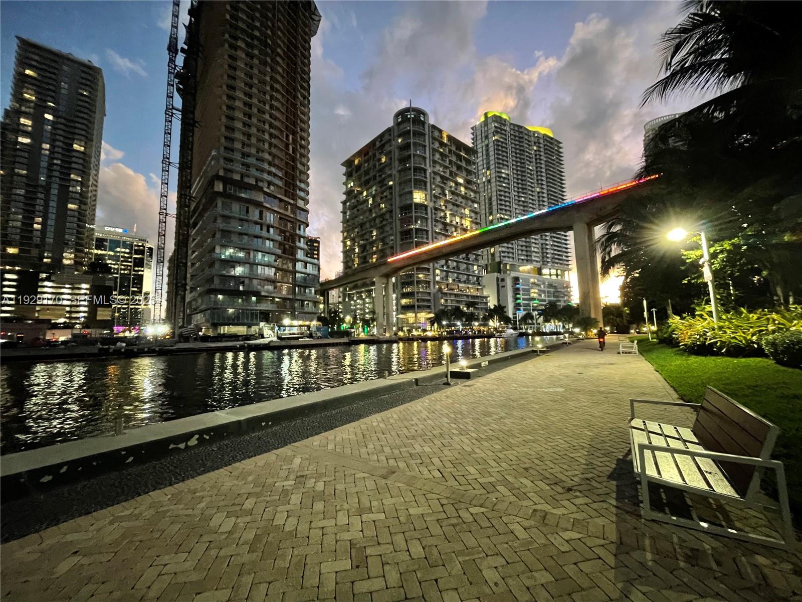 Apartamento para Alugar em Miami, FL