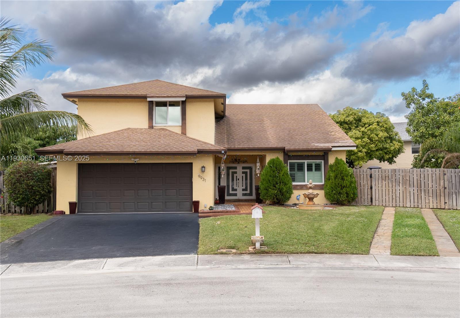 Four Palm Lakes At Pembro