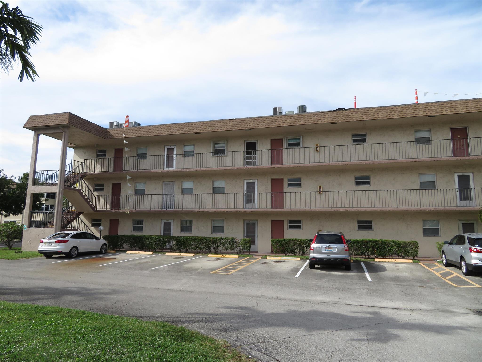 Lakeside Village Condo 9