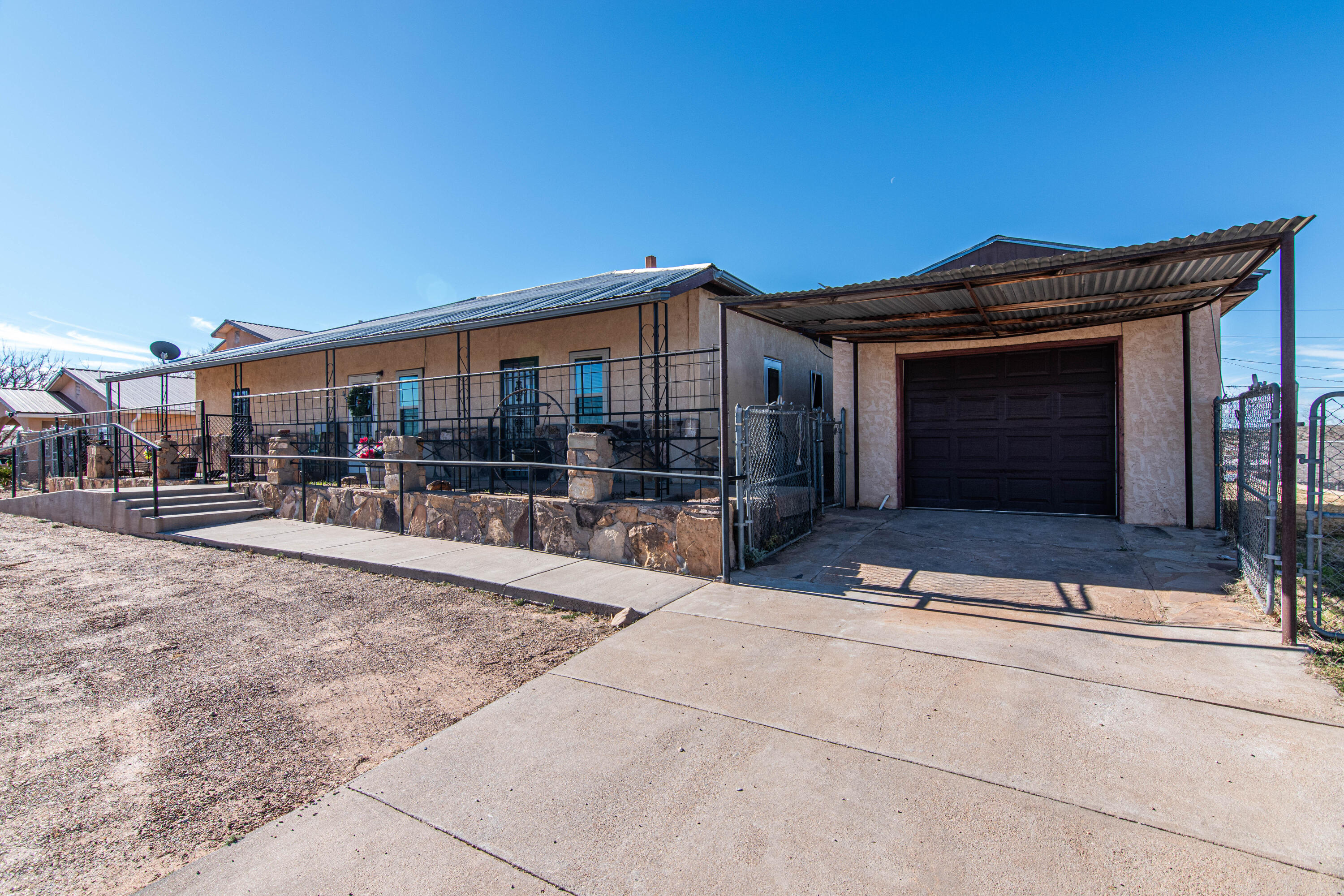 Photo 2 of Sale Pending at 333 S 9th Street, Santa Rosa, NM 88435 | MLS# 1095716 | Listing updated on 2026-09-03