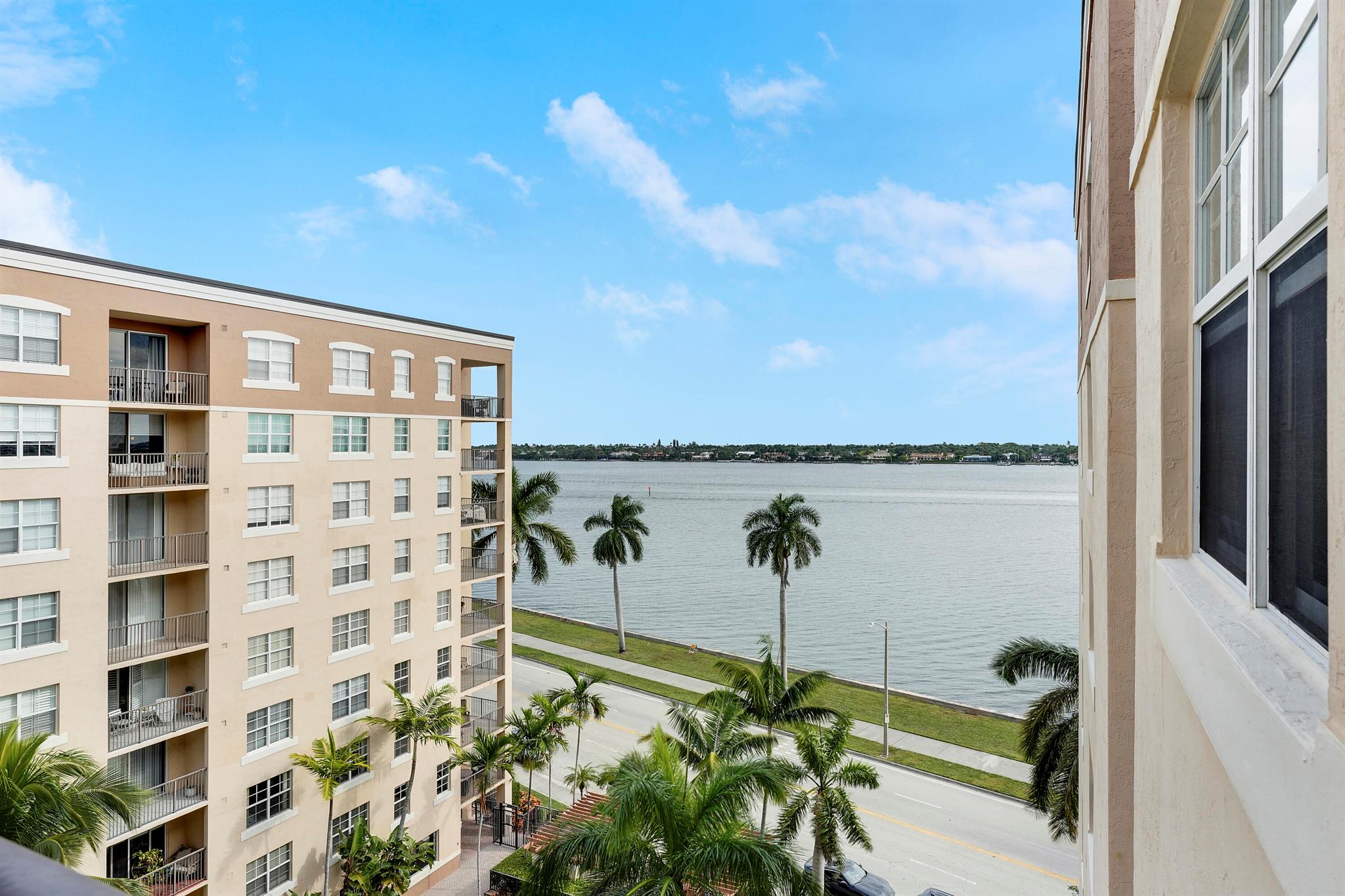 Flagler Pointe Condominiu