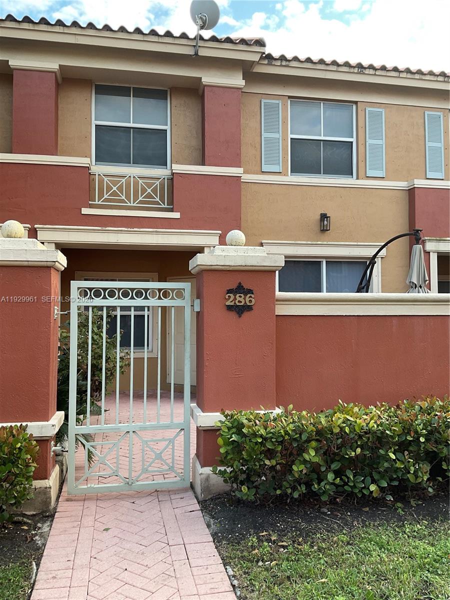 The Gates At Doral Isles