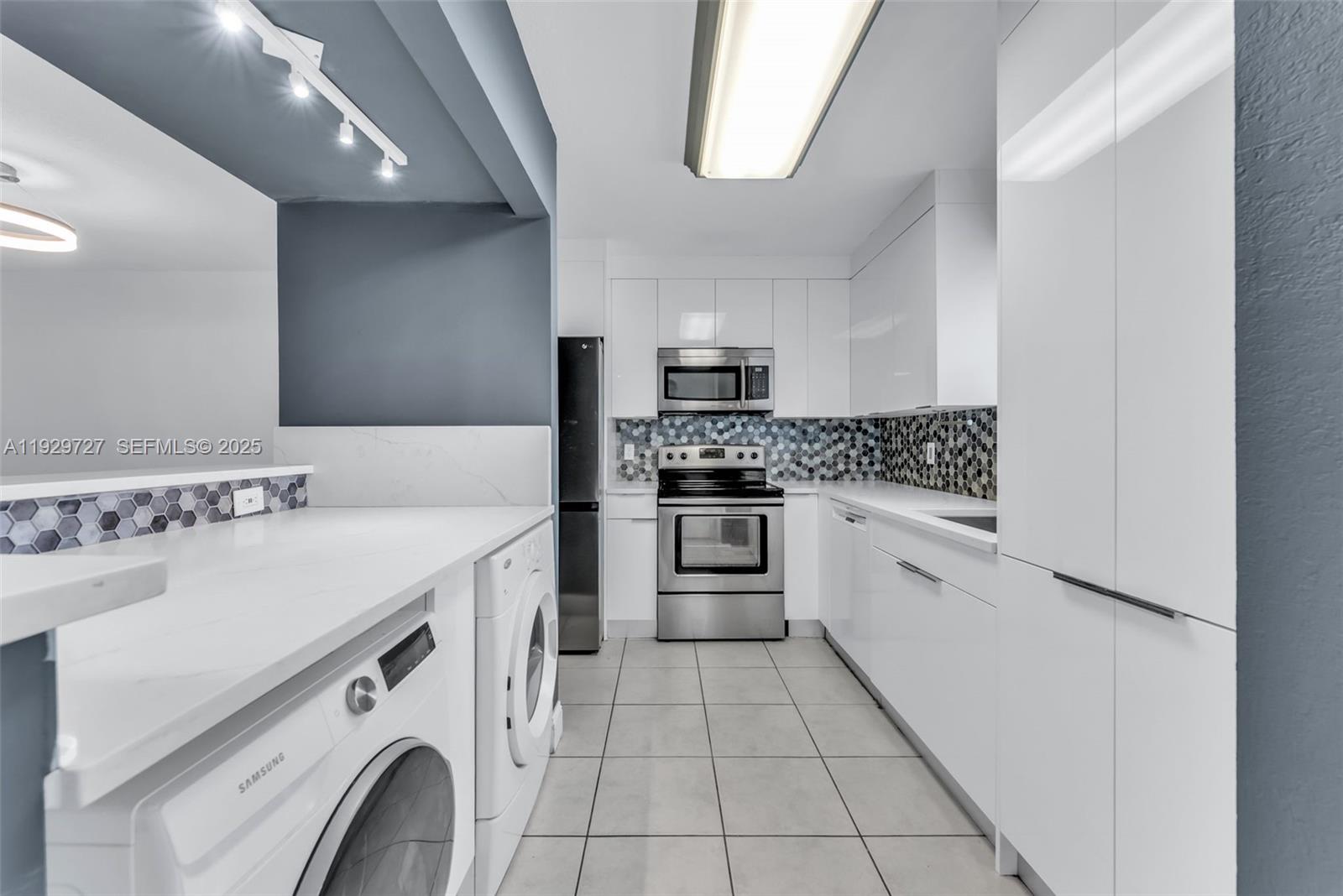 Palm-Aire Village Section